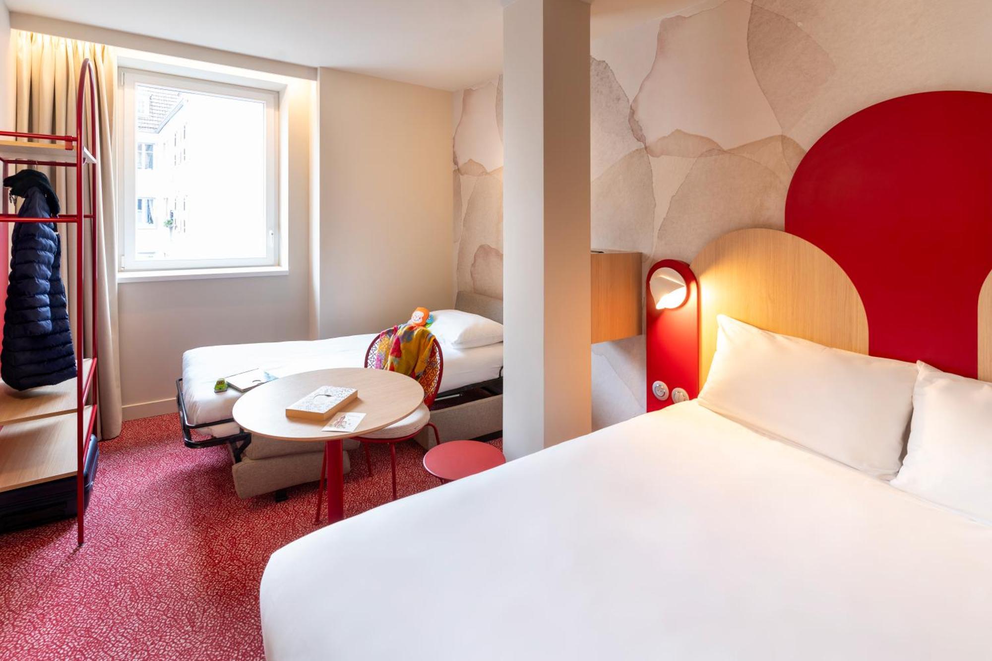 Comfort Queen Room with Convertible Chair,1649878710:JPEG