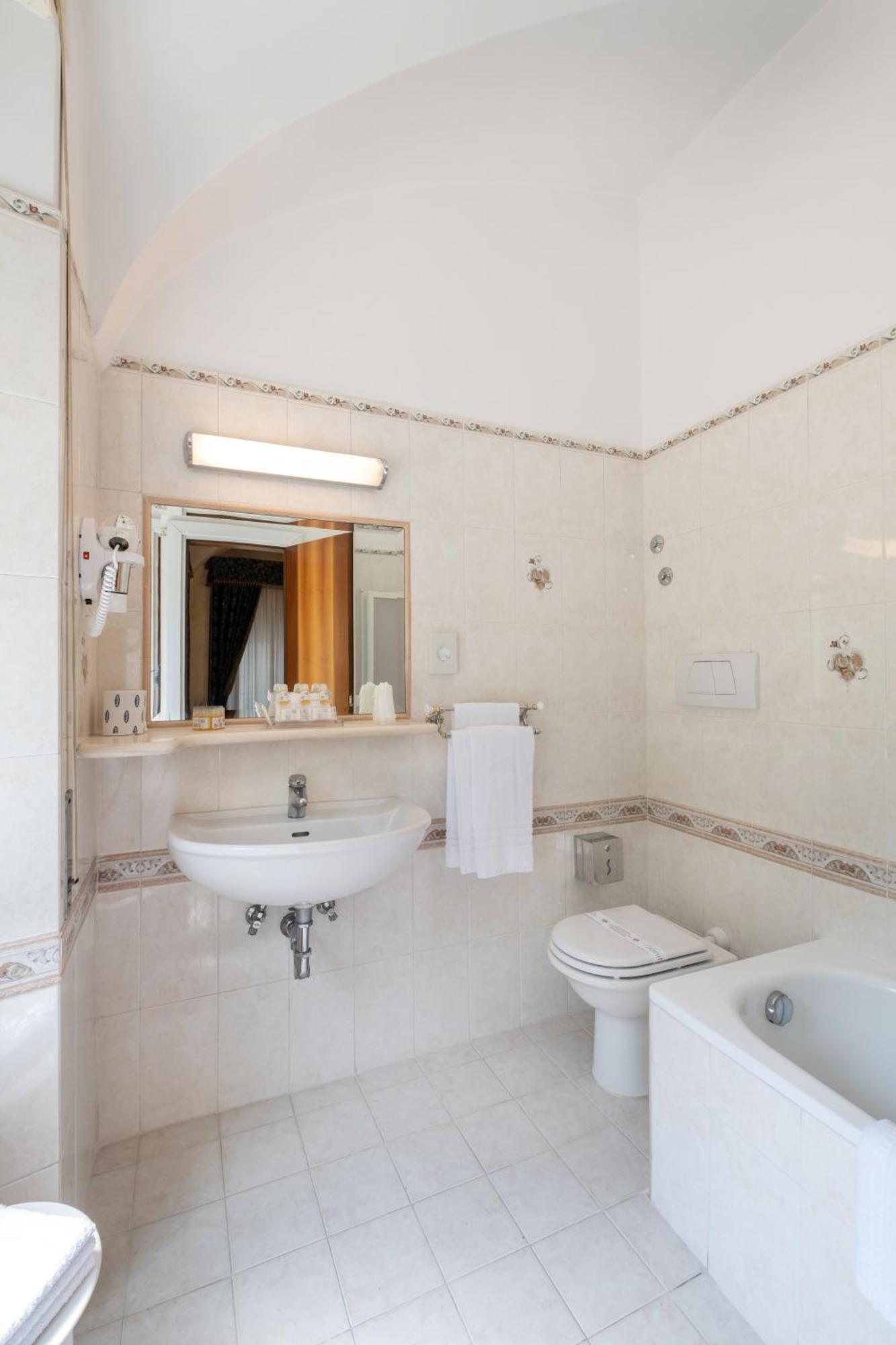 Junior Suite,1651230897:JPEG