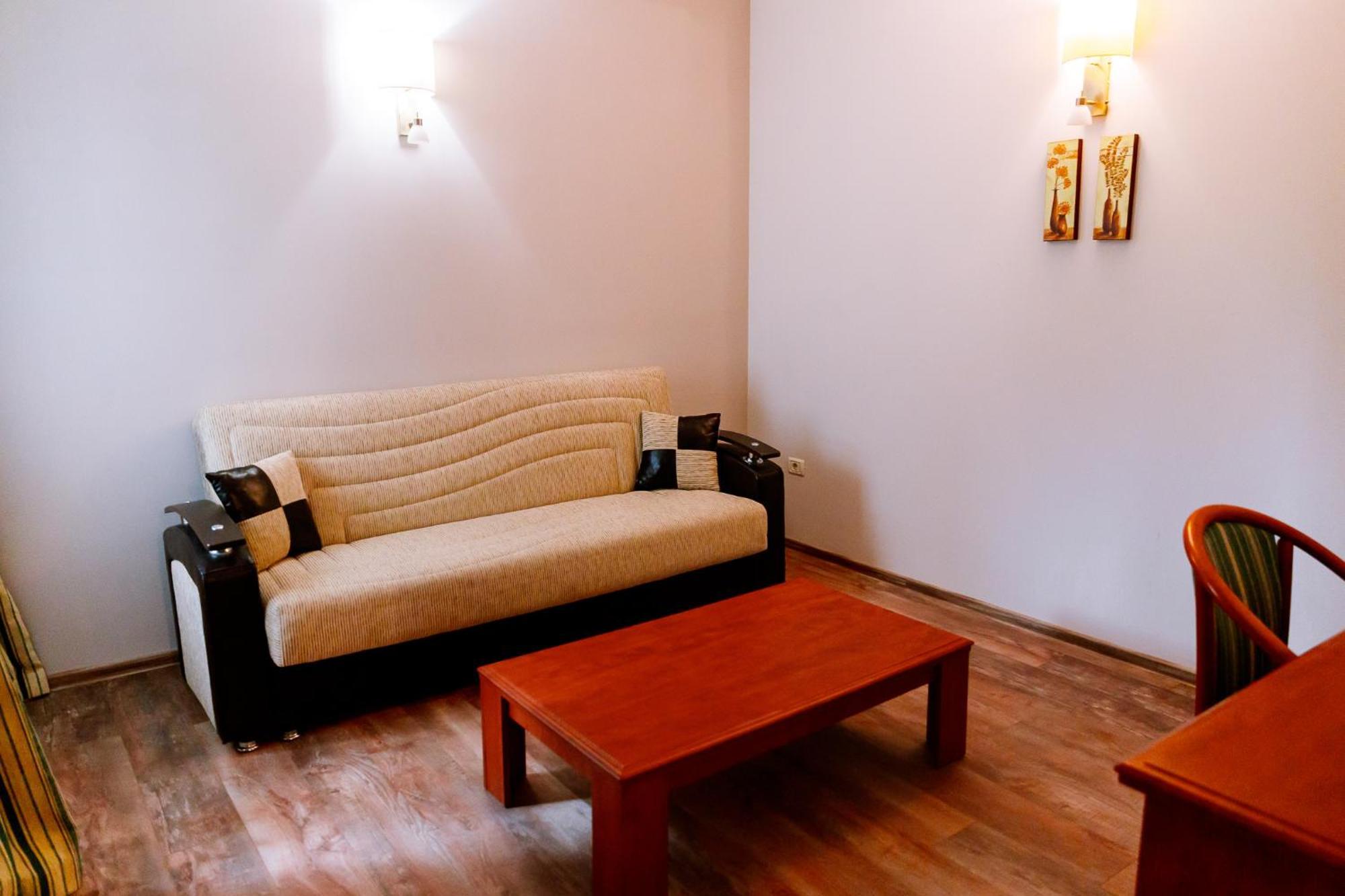 Family King Suite Non-Smoking