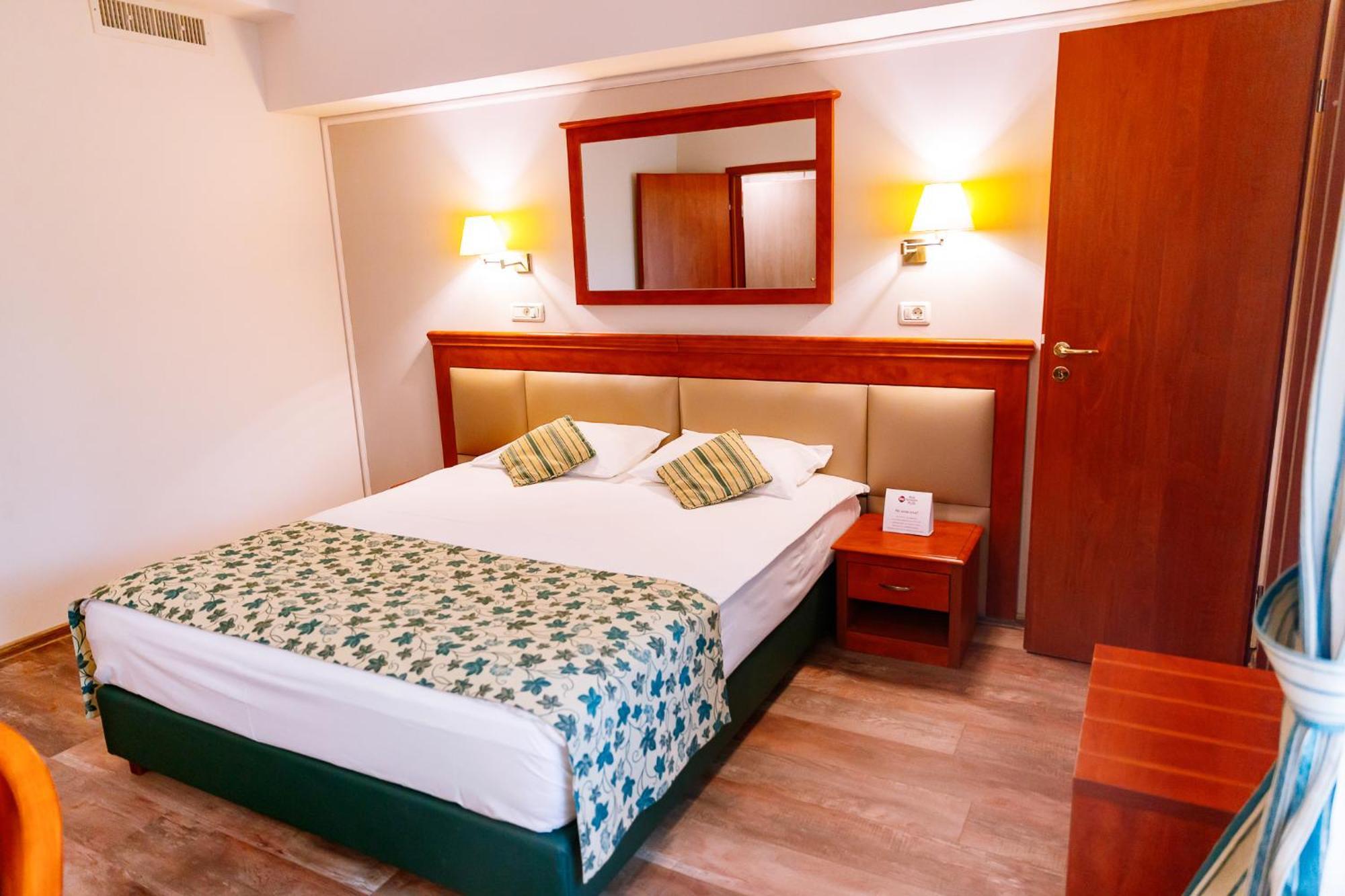 Family King Suite Non-Smoking