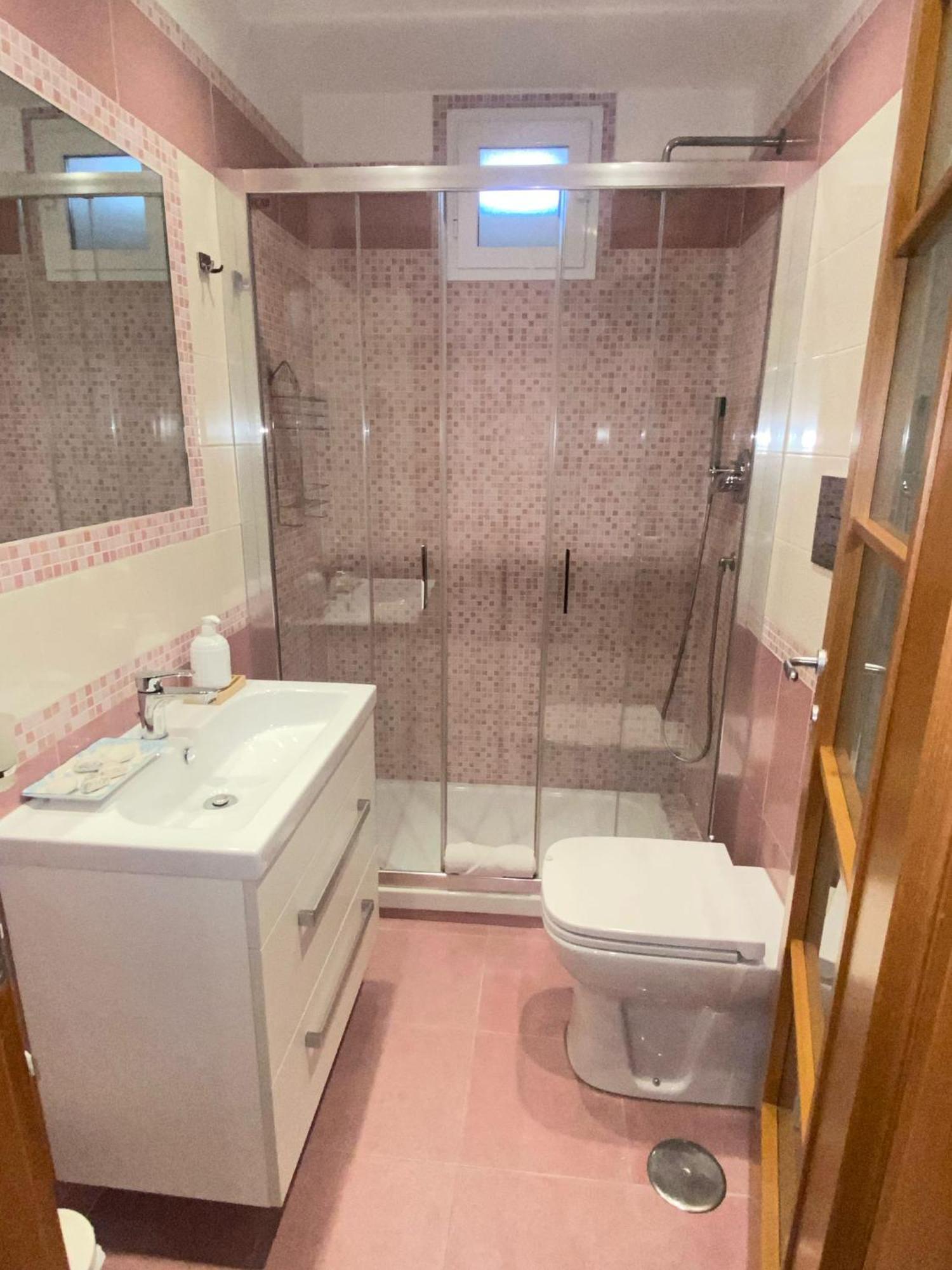 Double or Twin Room Private External Bathroom