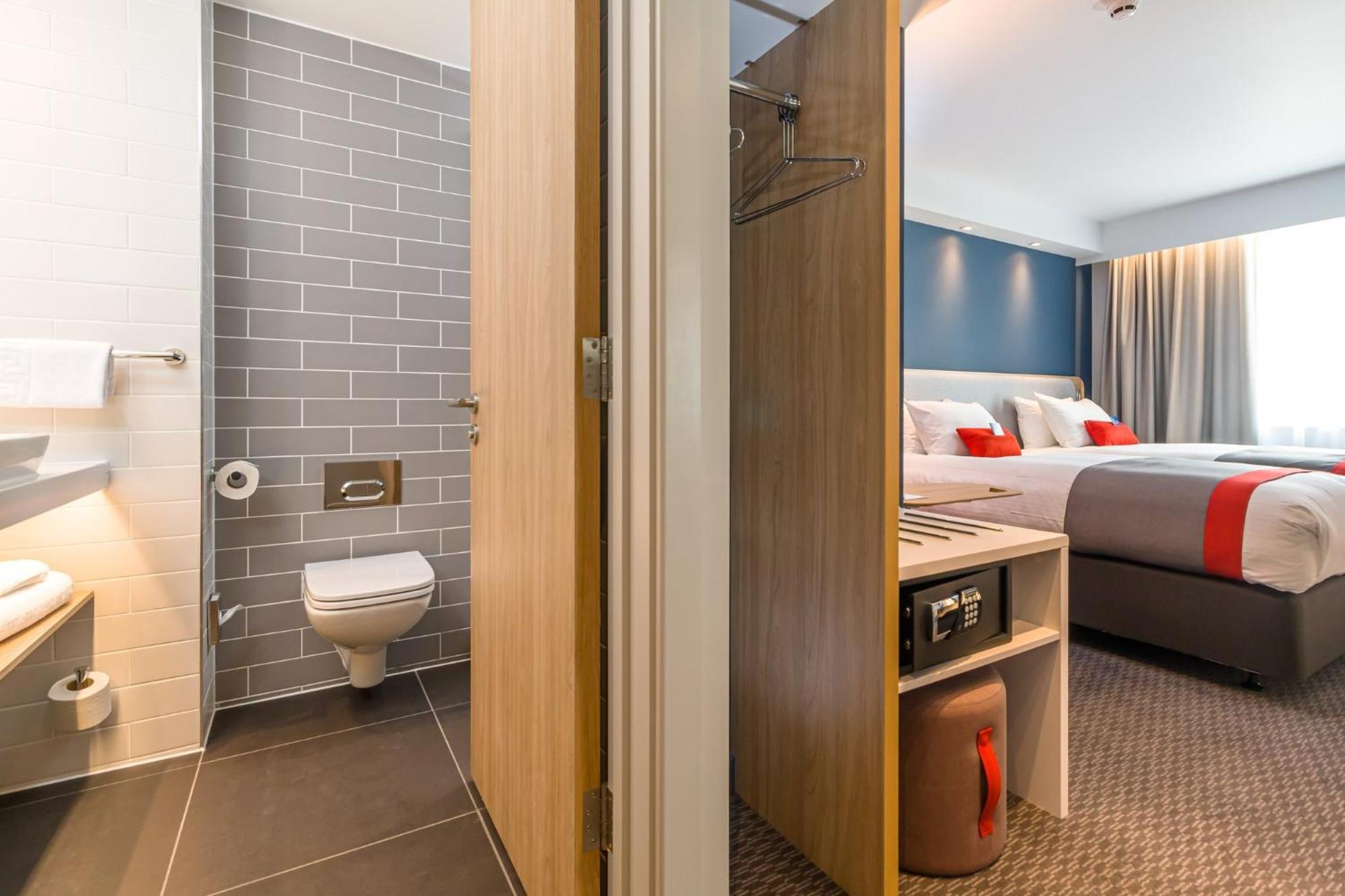 Standard Double Room with Free Hot Breakfast,1654320198:JPEG