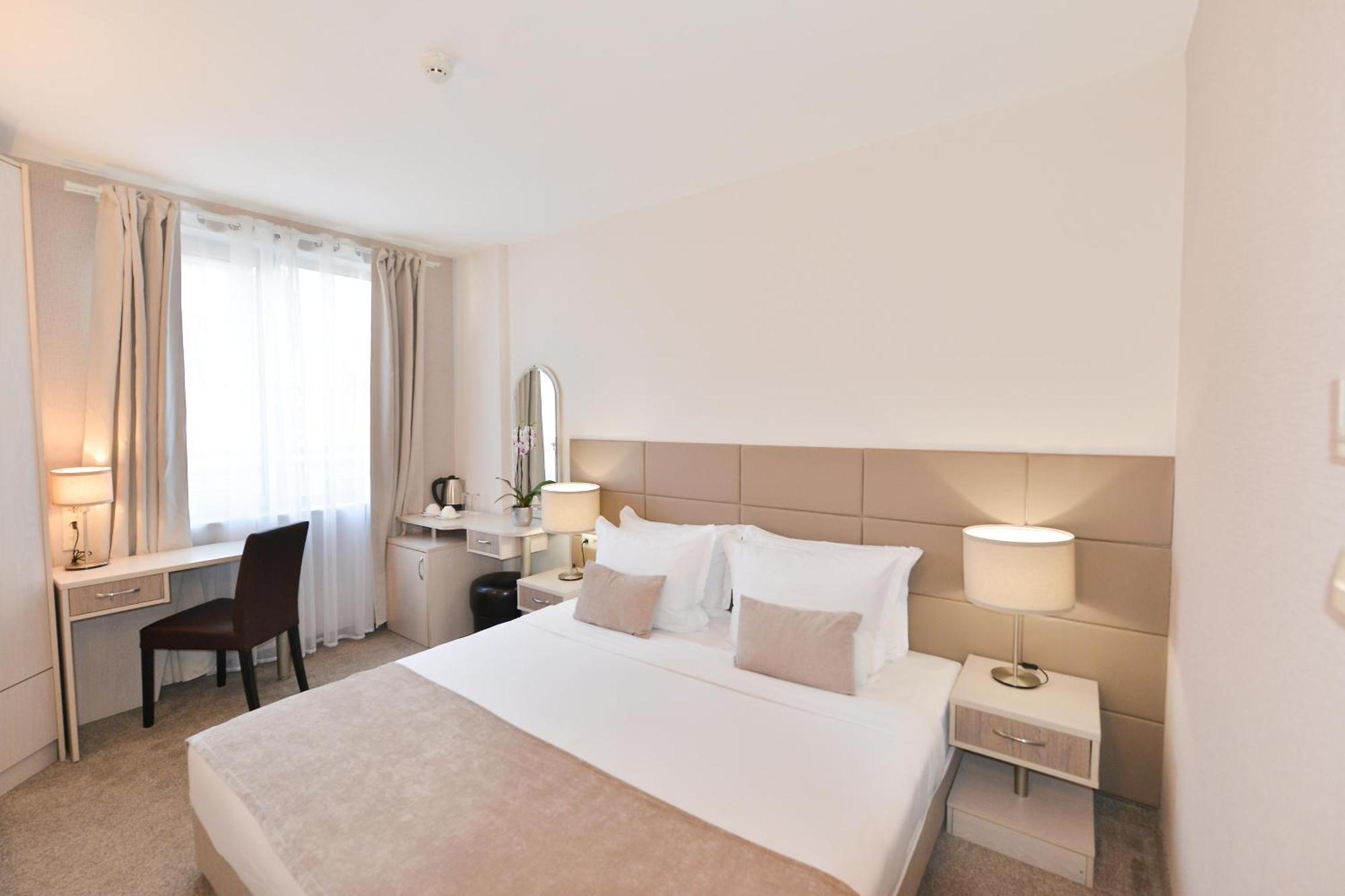 Double Room Double Bed Non-Smoking