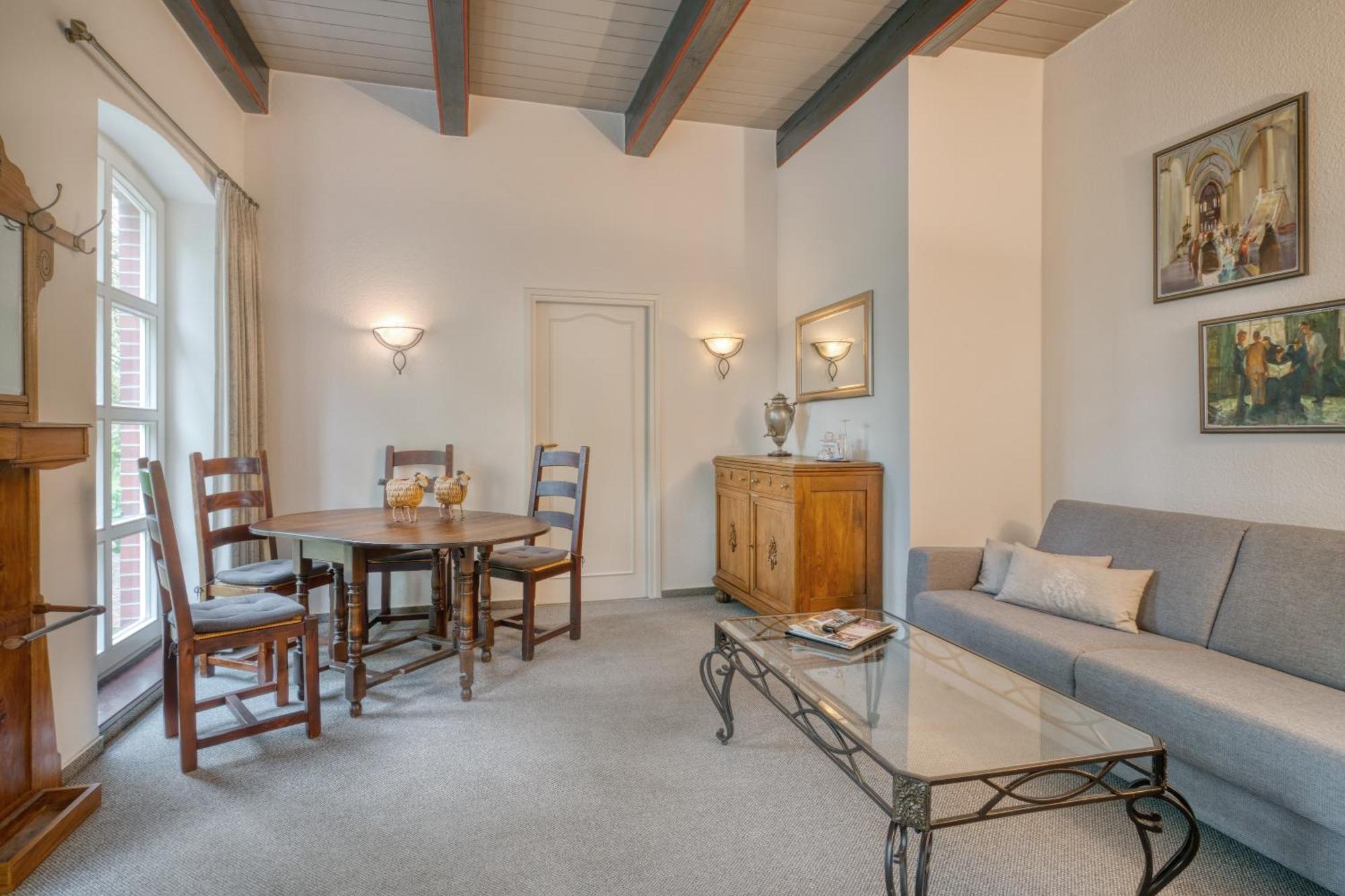 One-Bedroom Suite,1657136904:JPEG