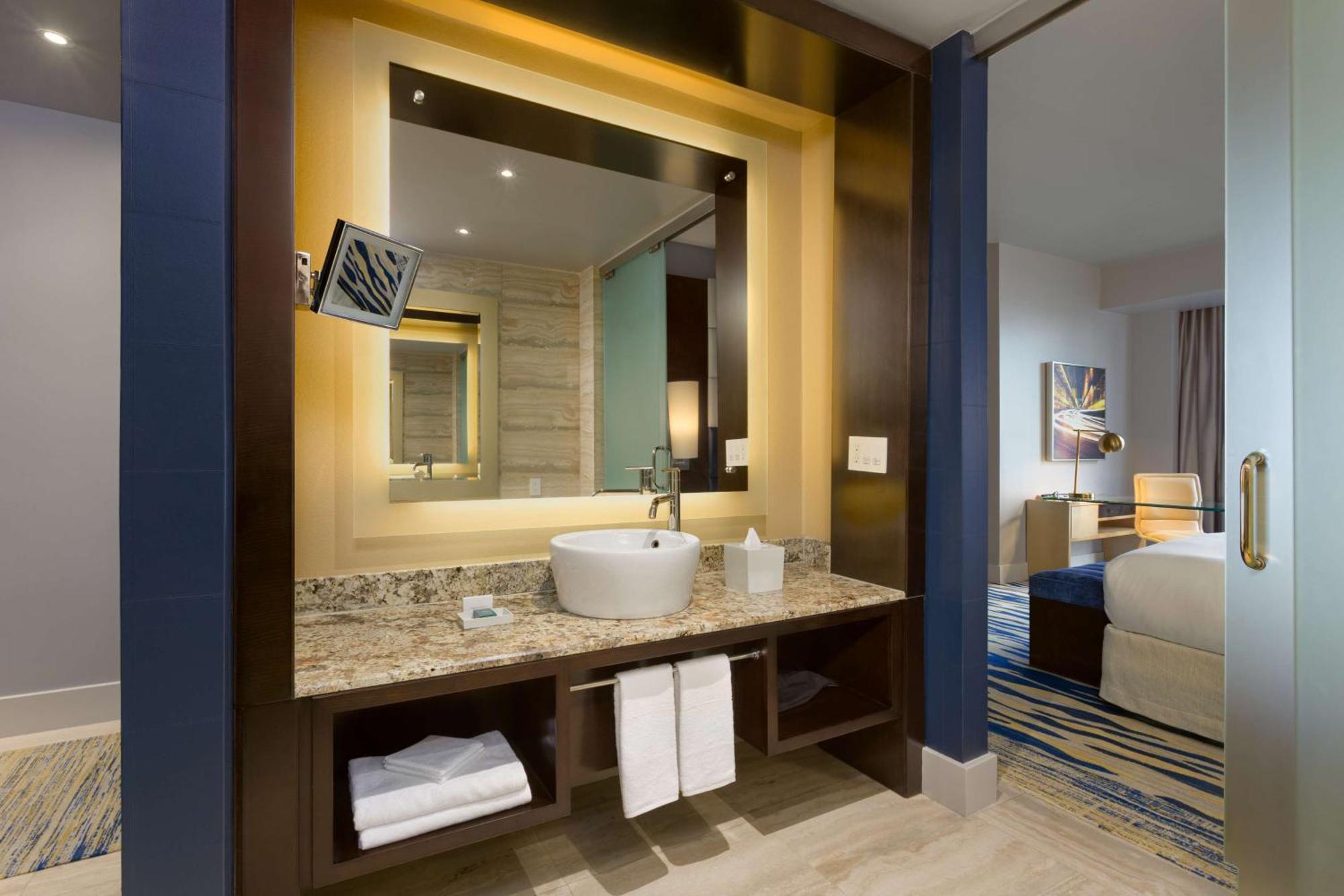 Quarto Premium King com Varanda e Vista do Mar