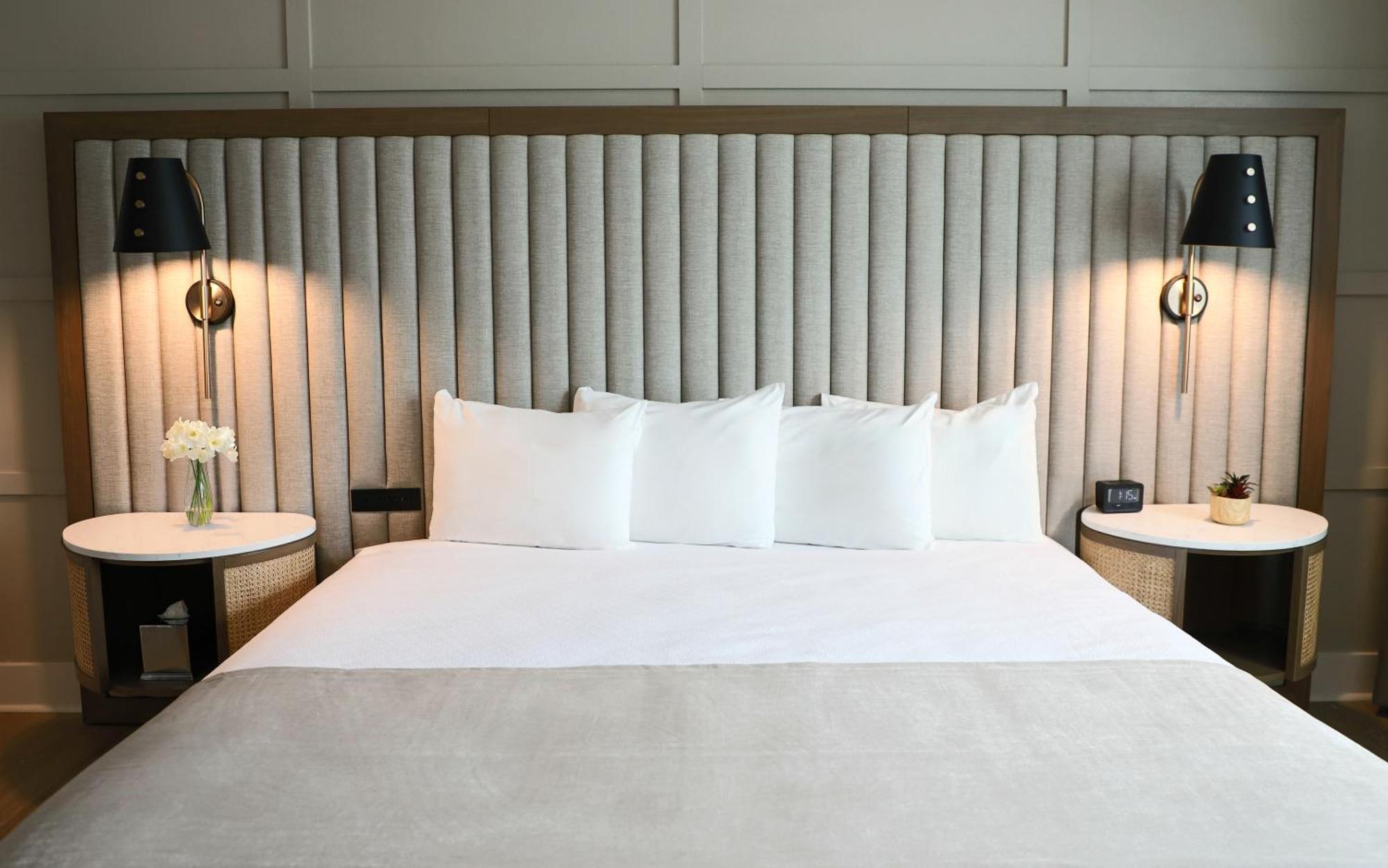 Junior Suite 1 King Bed,1658751259:JPEG