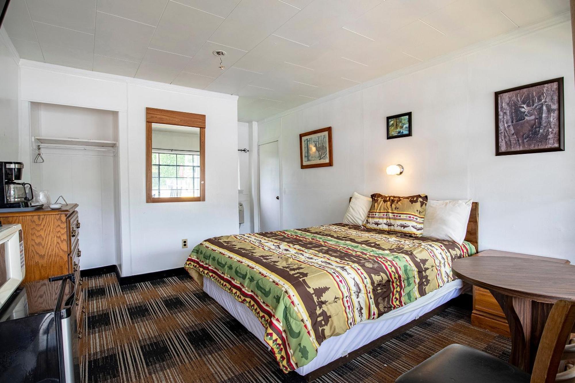 Queen Room,1658776530:JPEG