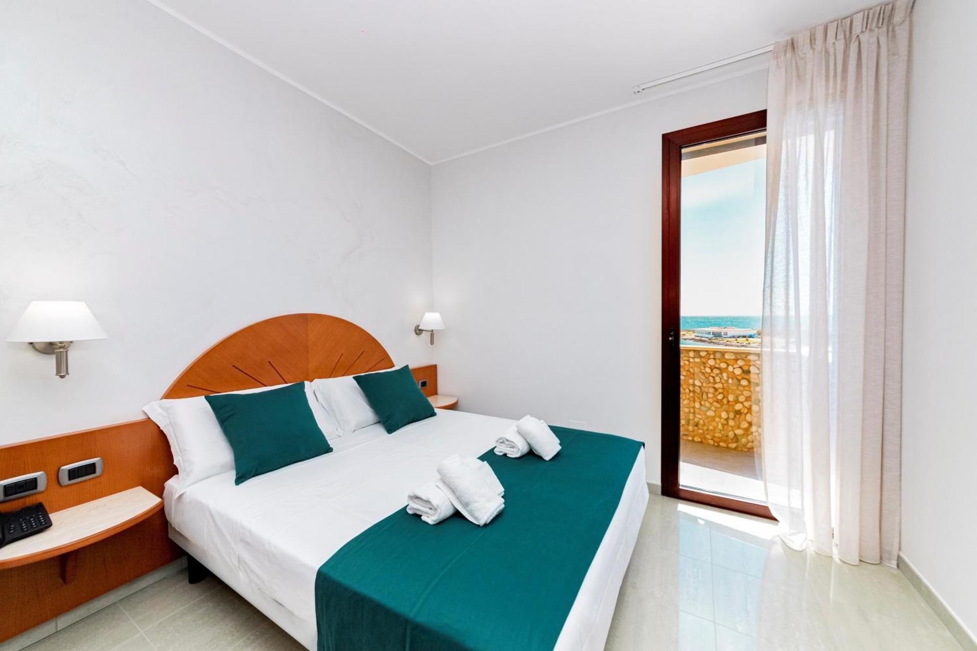 Double Room with Balcony and Sea View,1661128059:JPEG