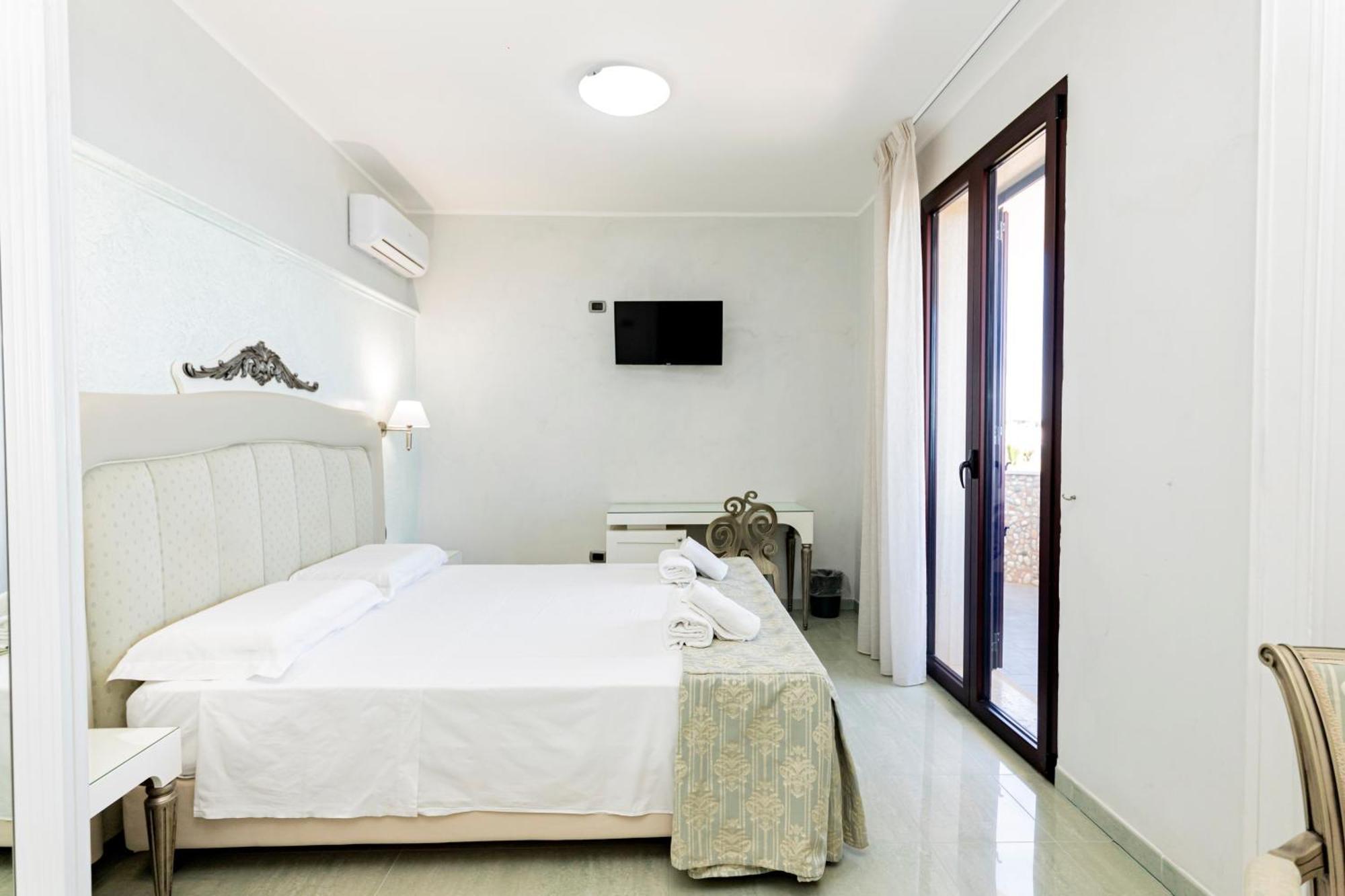 Superior Double Room Balcony Sea View