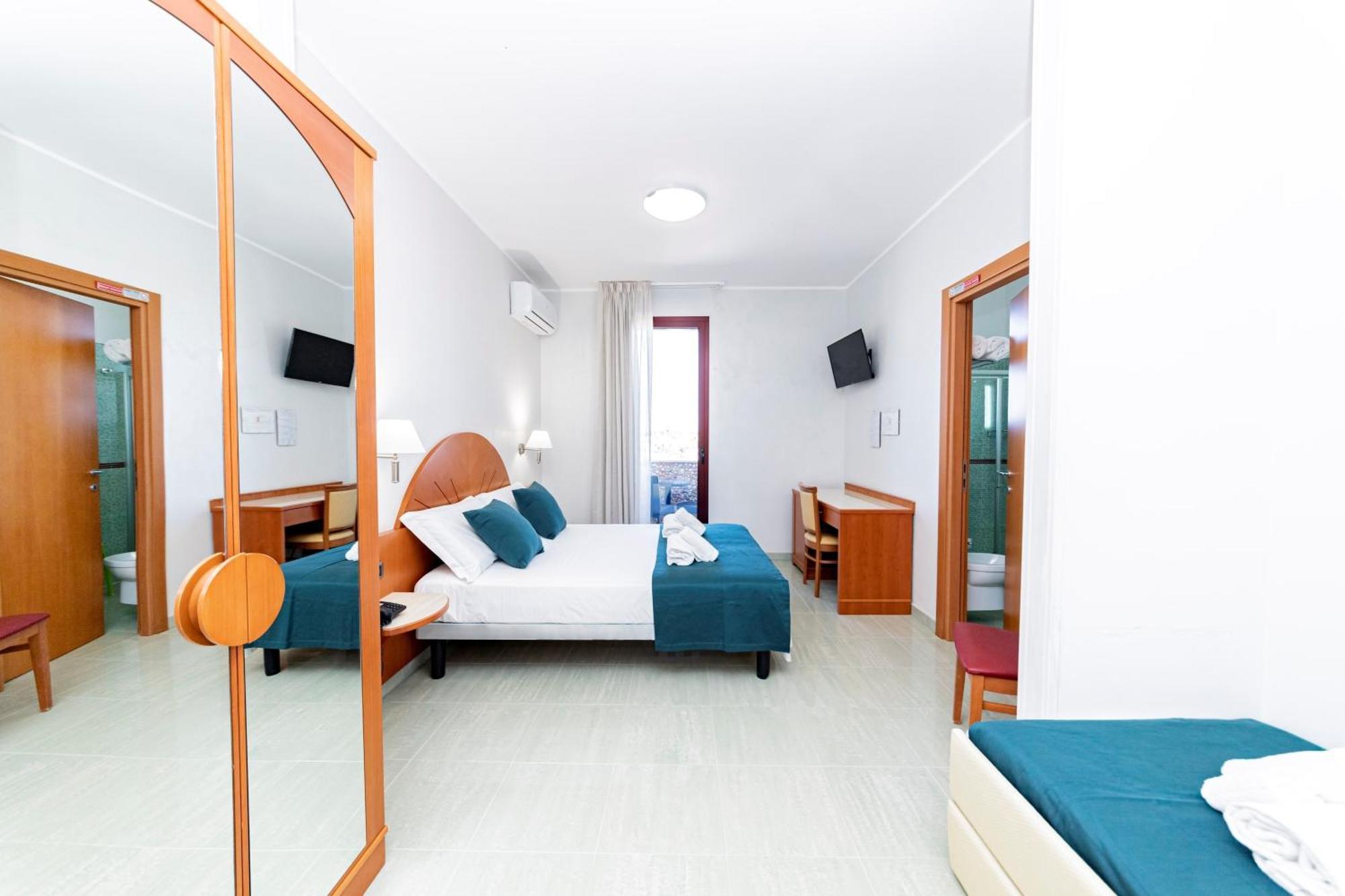 Quadruple Room Sea View