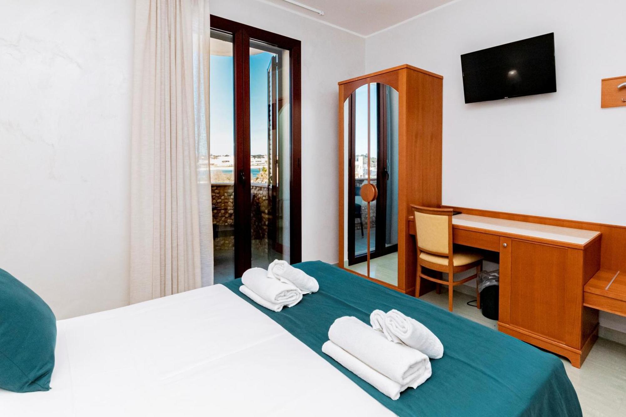 Deluxe Double Room Side Sea View