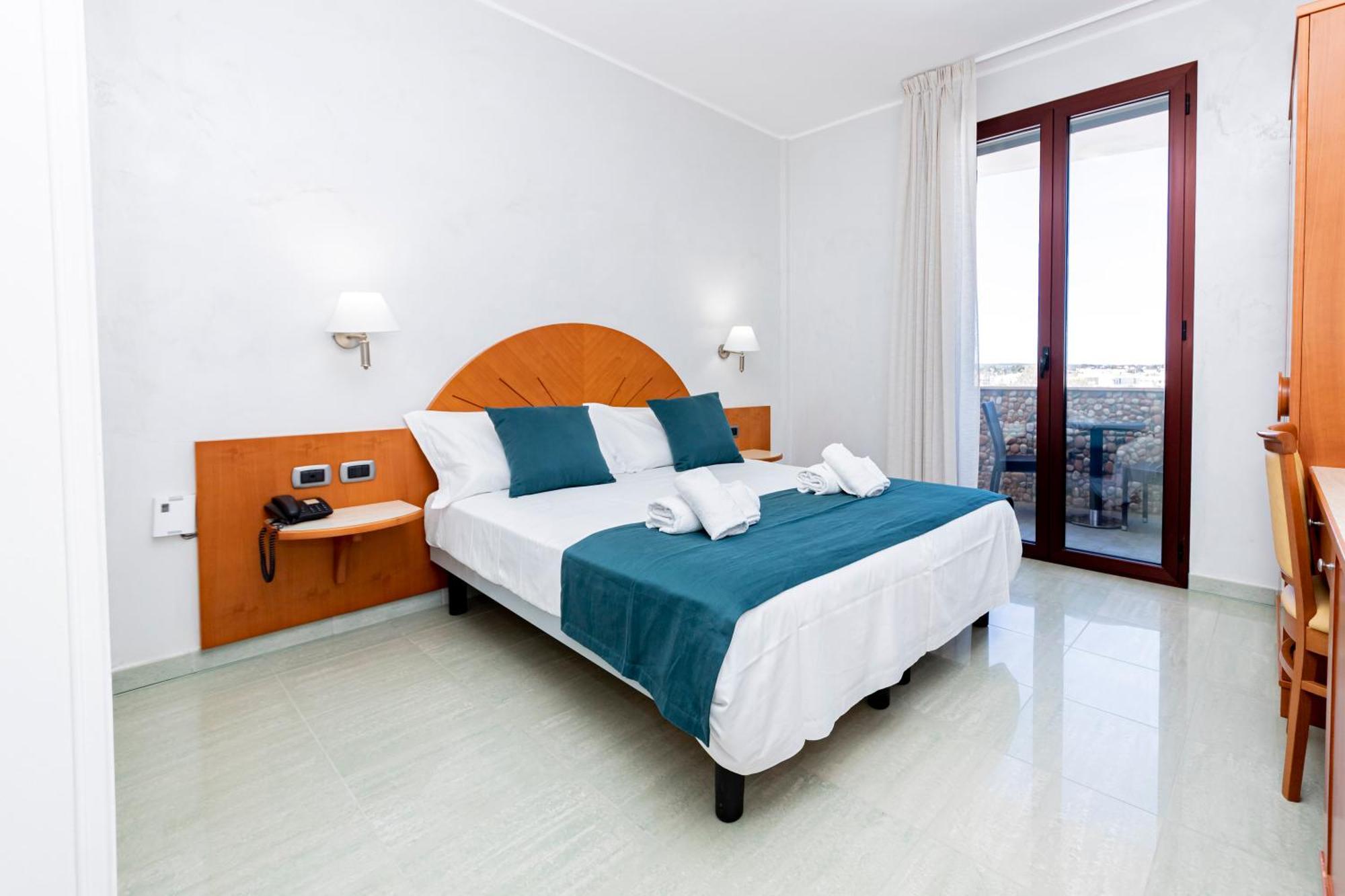 Deluxe Double Room Side Sea View