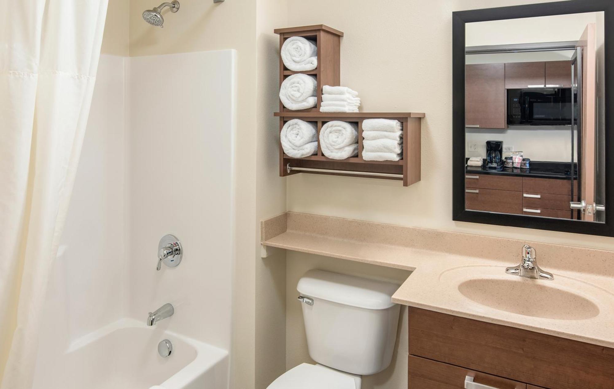 Queen Room,1663027274:JPEG