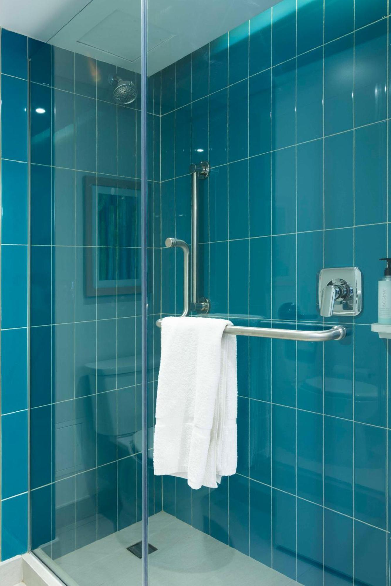 Two Double Beds Equipped Room Non-Smoking