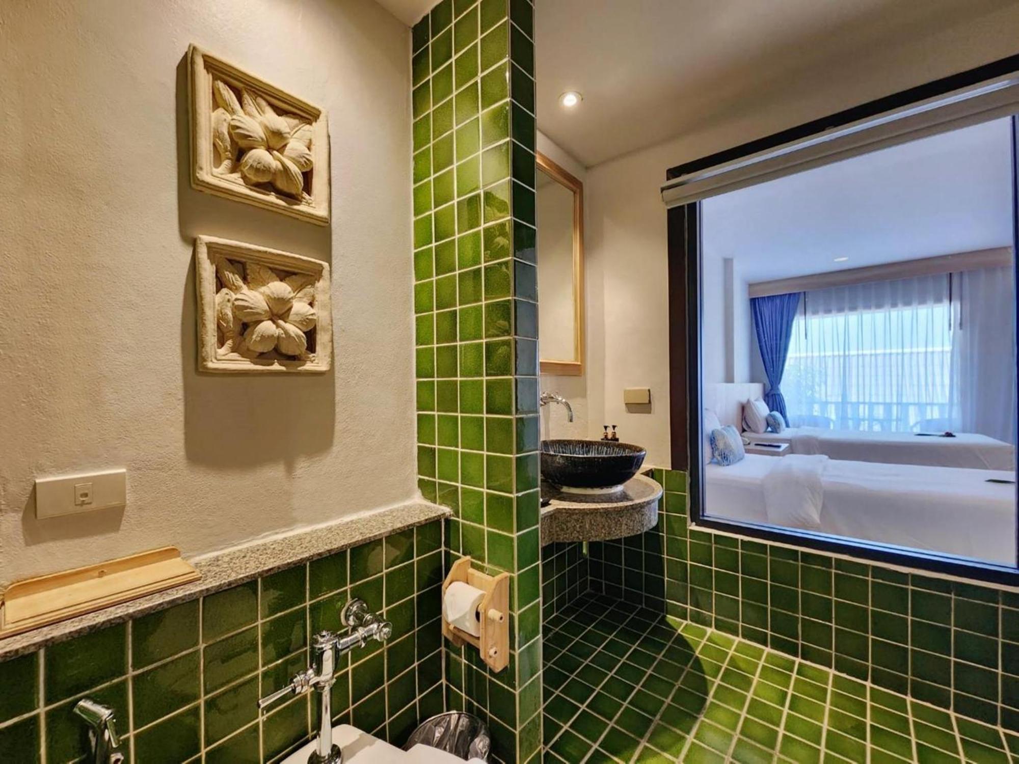 Deluxe Hillside Room