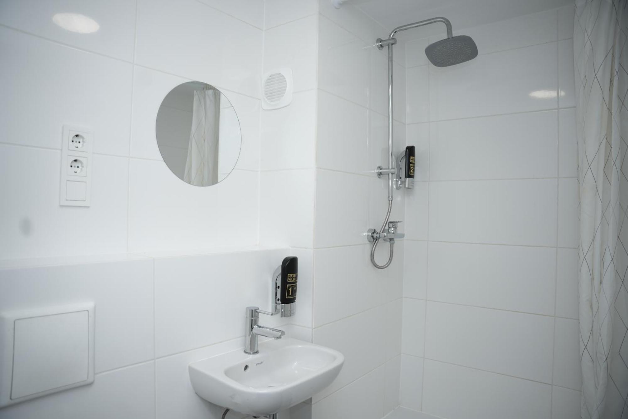 Single Room Bathroom,1664691592:JPEG