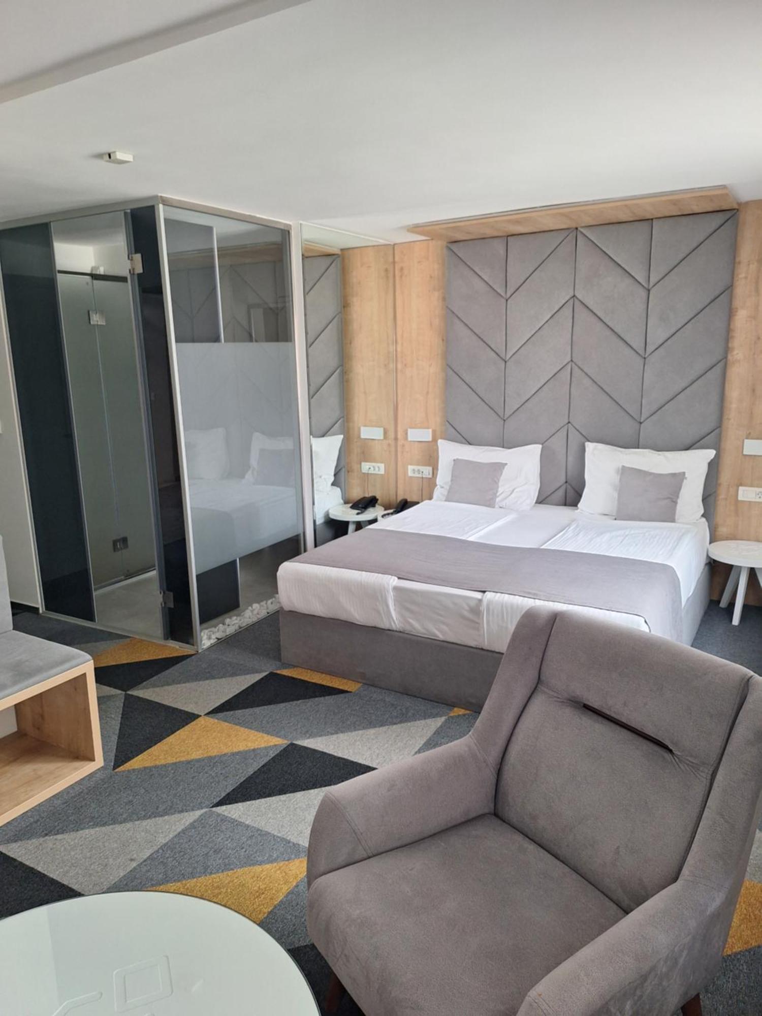 Deluxe Double Room,1666043104:JPEG