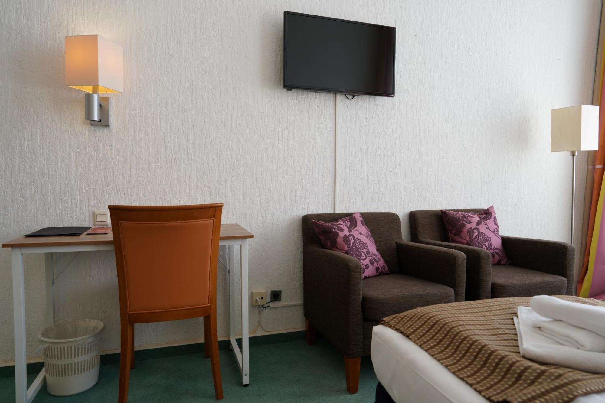 Triple Room with Shared Bathroom,1667425307:JPEG