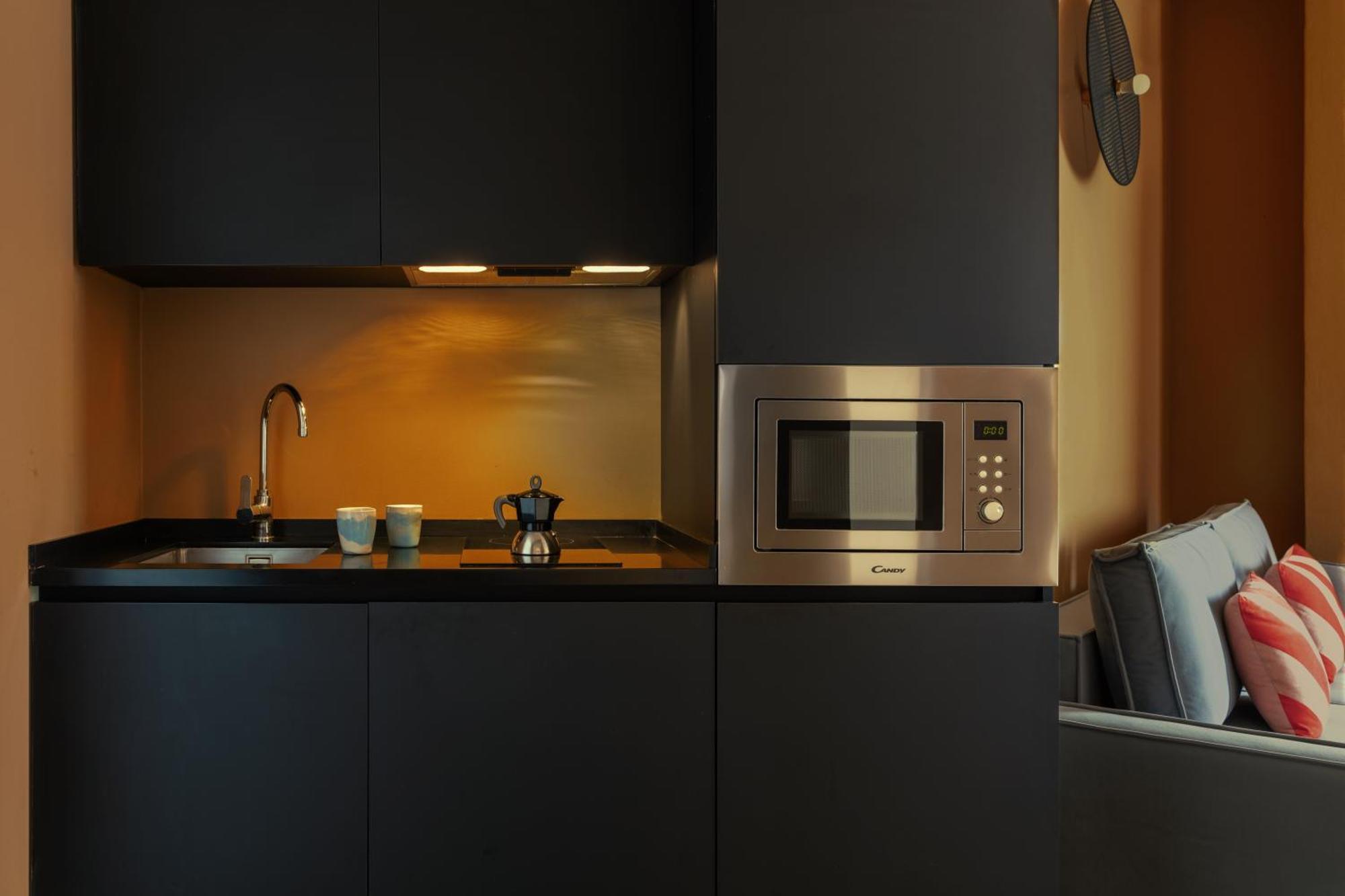 Spacious Apartment 1 Bedroom Kitchen Balcony