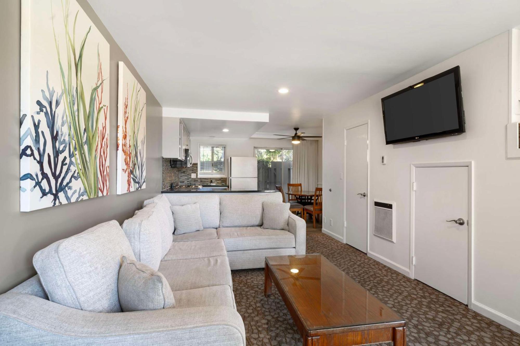 Two-Bedroom Townhouse - Non-Smoking,1670706015:JPEG