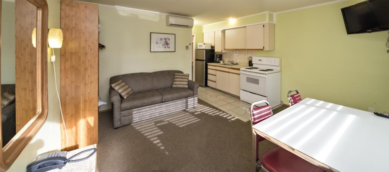 One-Bedroom Suite,1671875910:JPEG