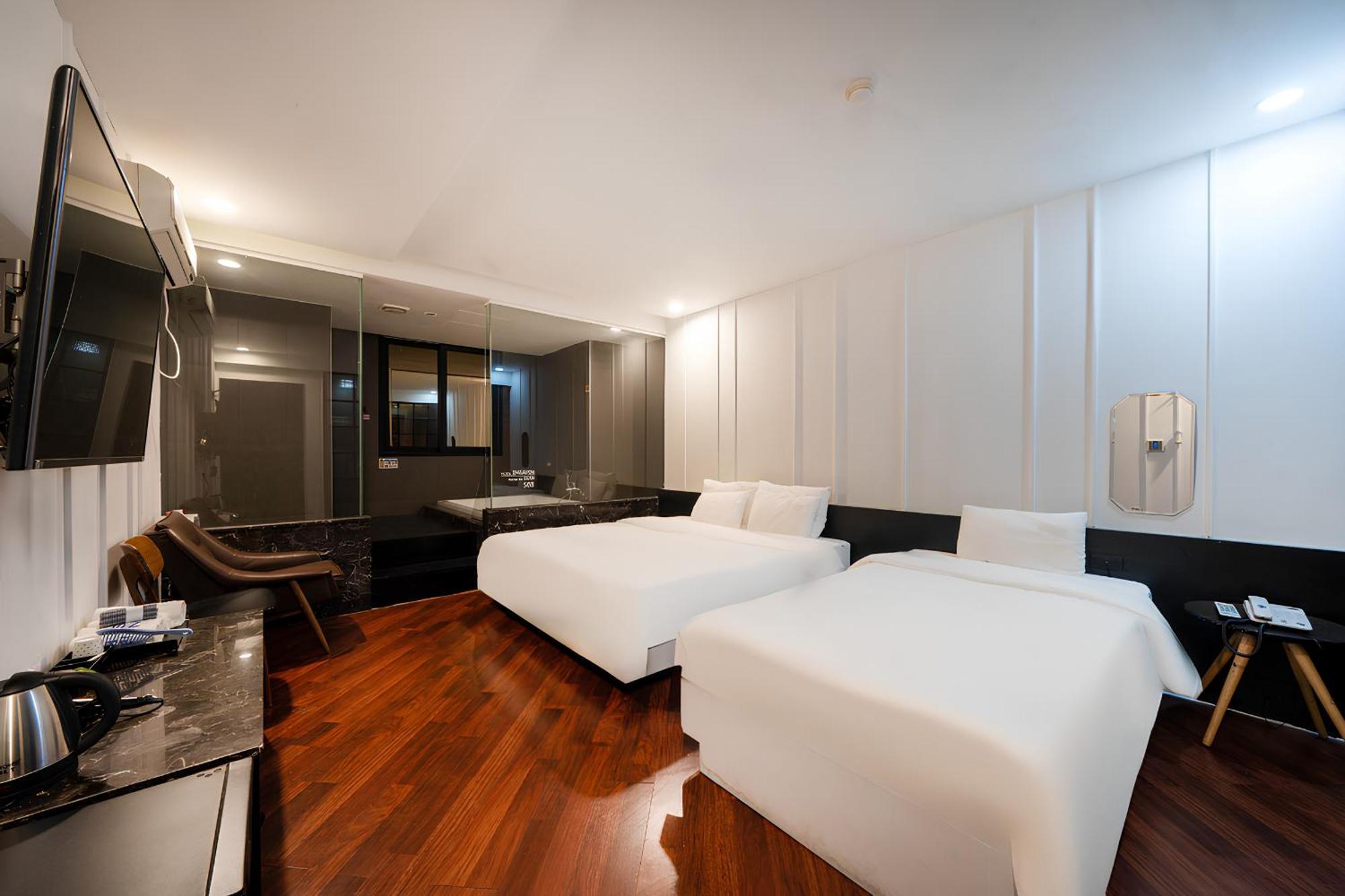 Standard Twin Room