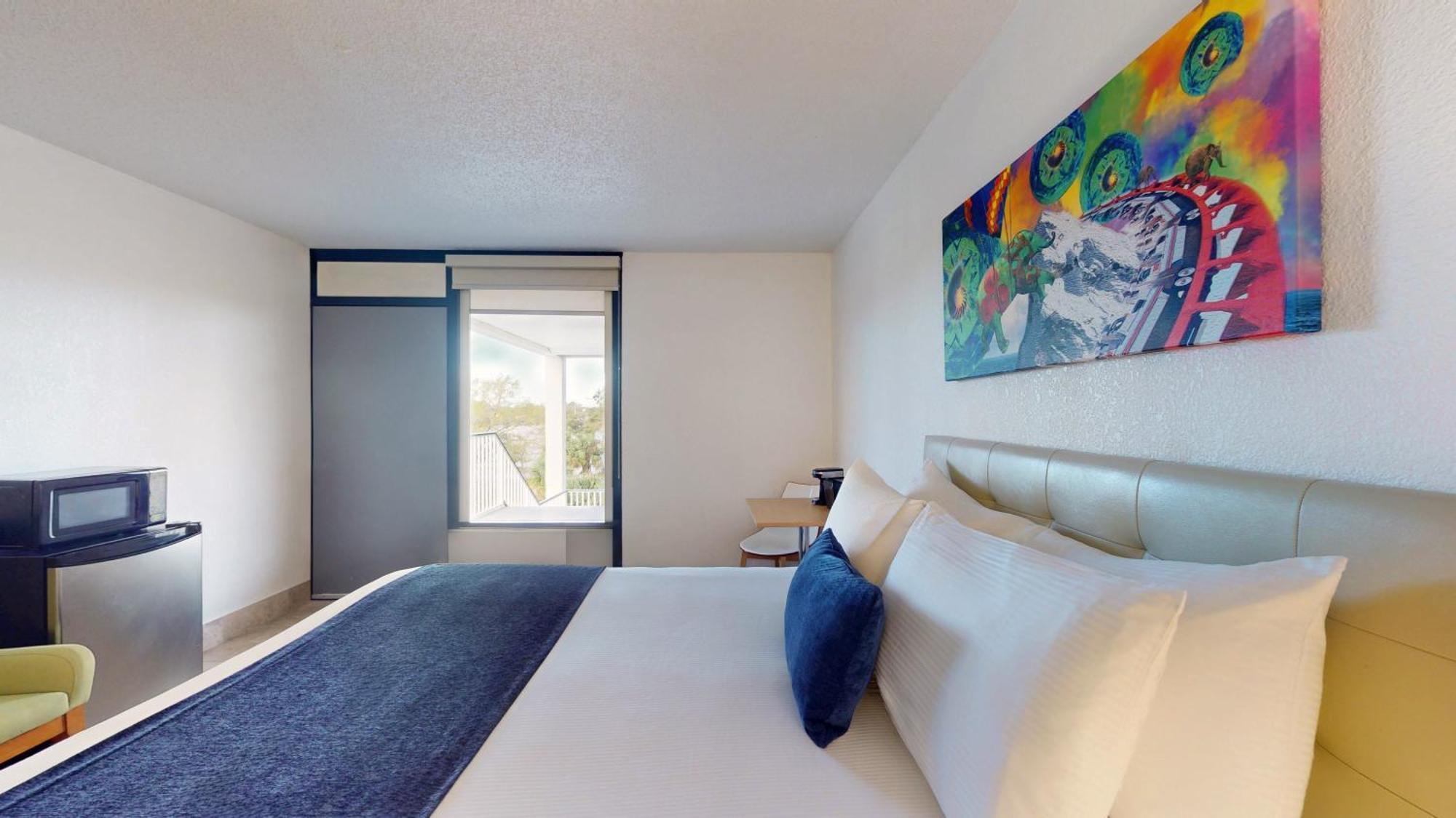 Standard Room 1 Queen Bed