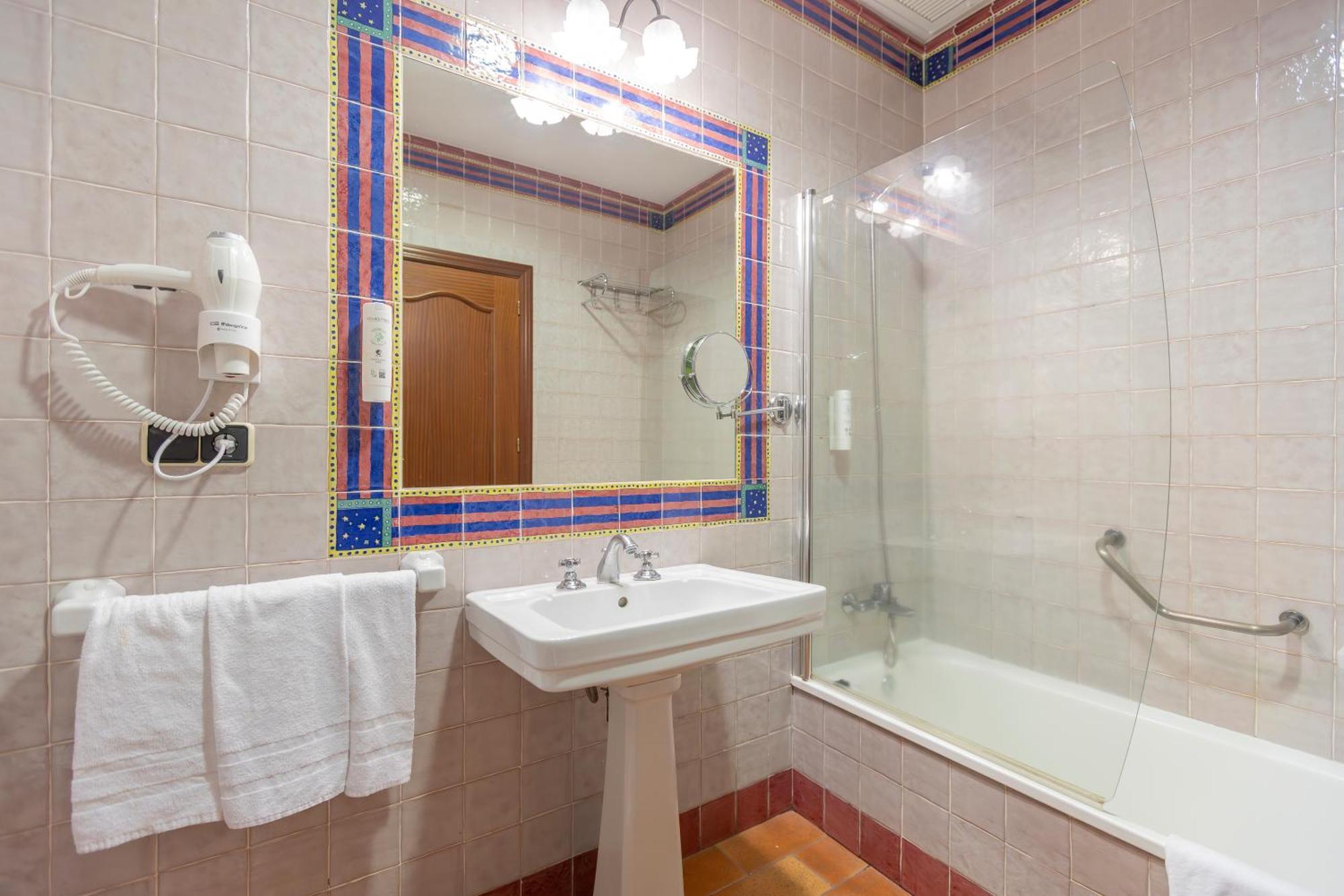 Triple Room (2 Adults + 1 Child),1679561635:JPEG