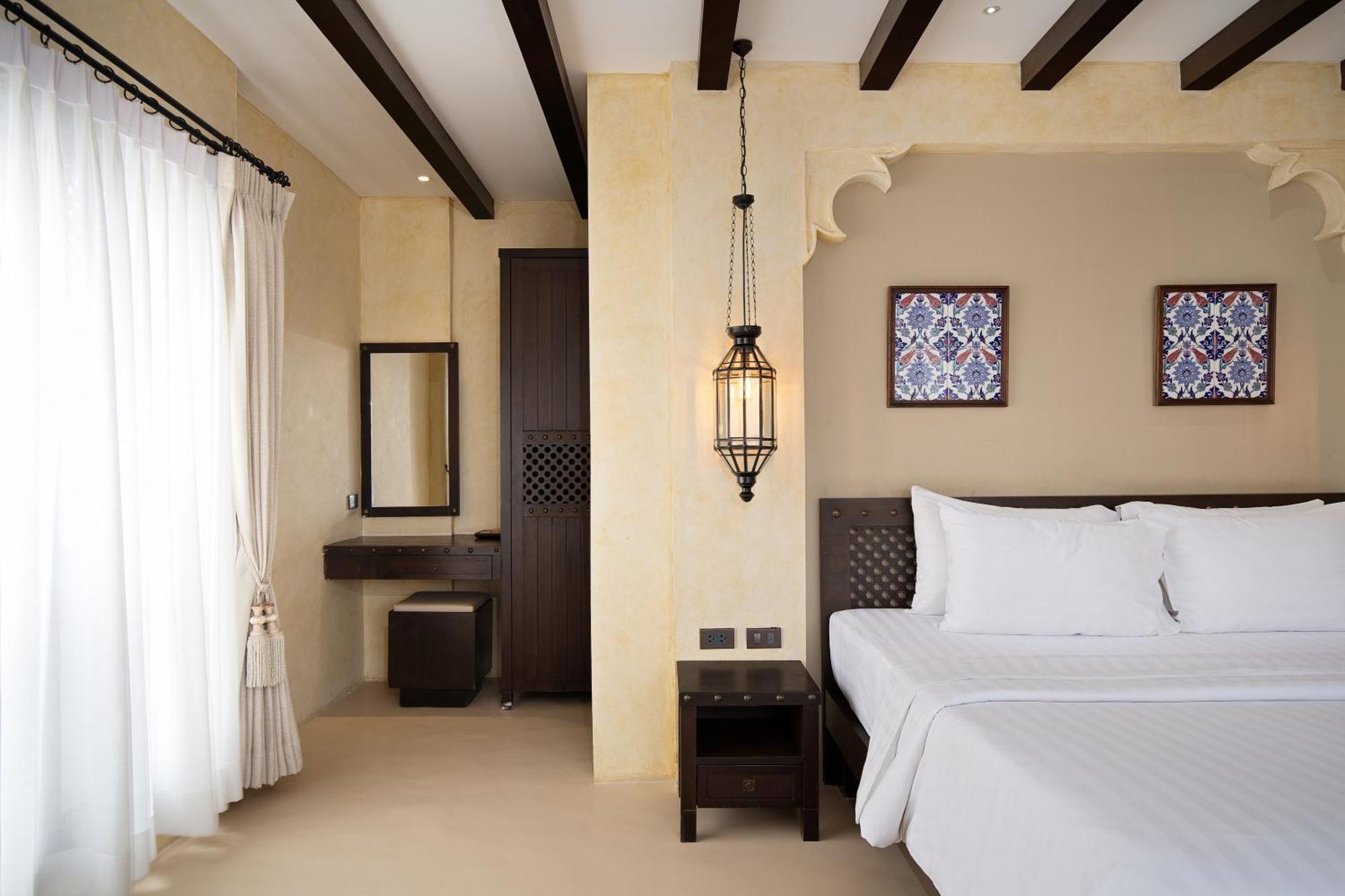 Deluxe King Room,1681761386:JPEG