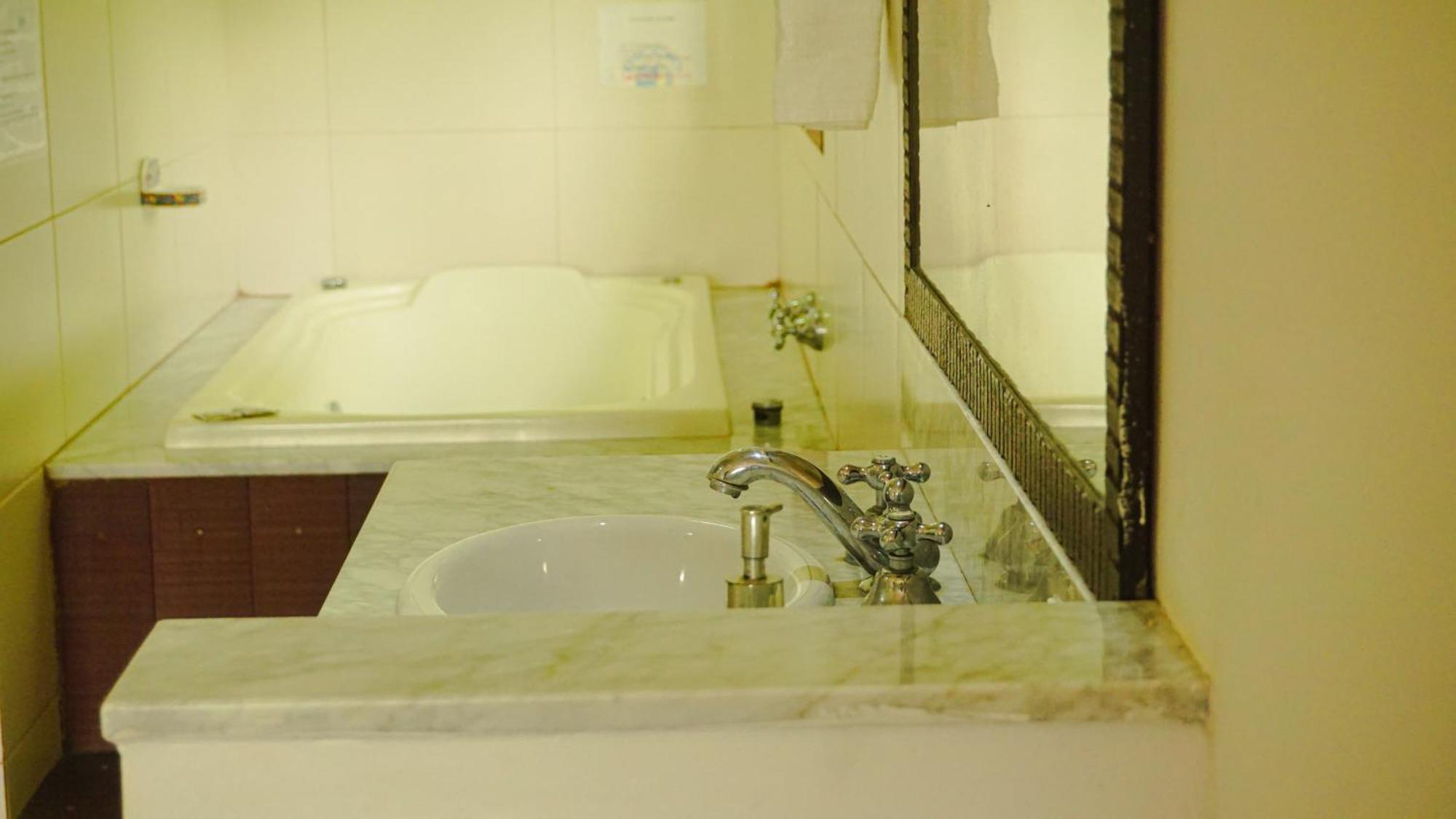 Deluxe Double Room Bath