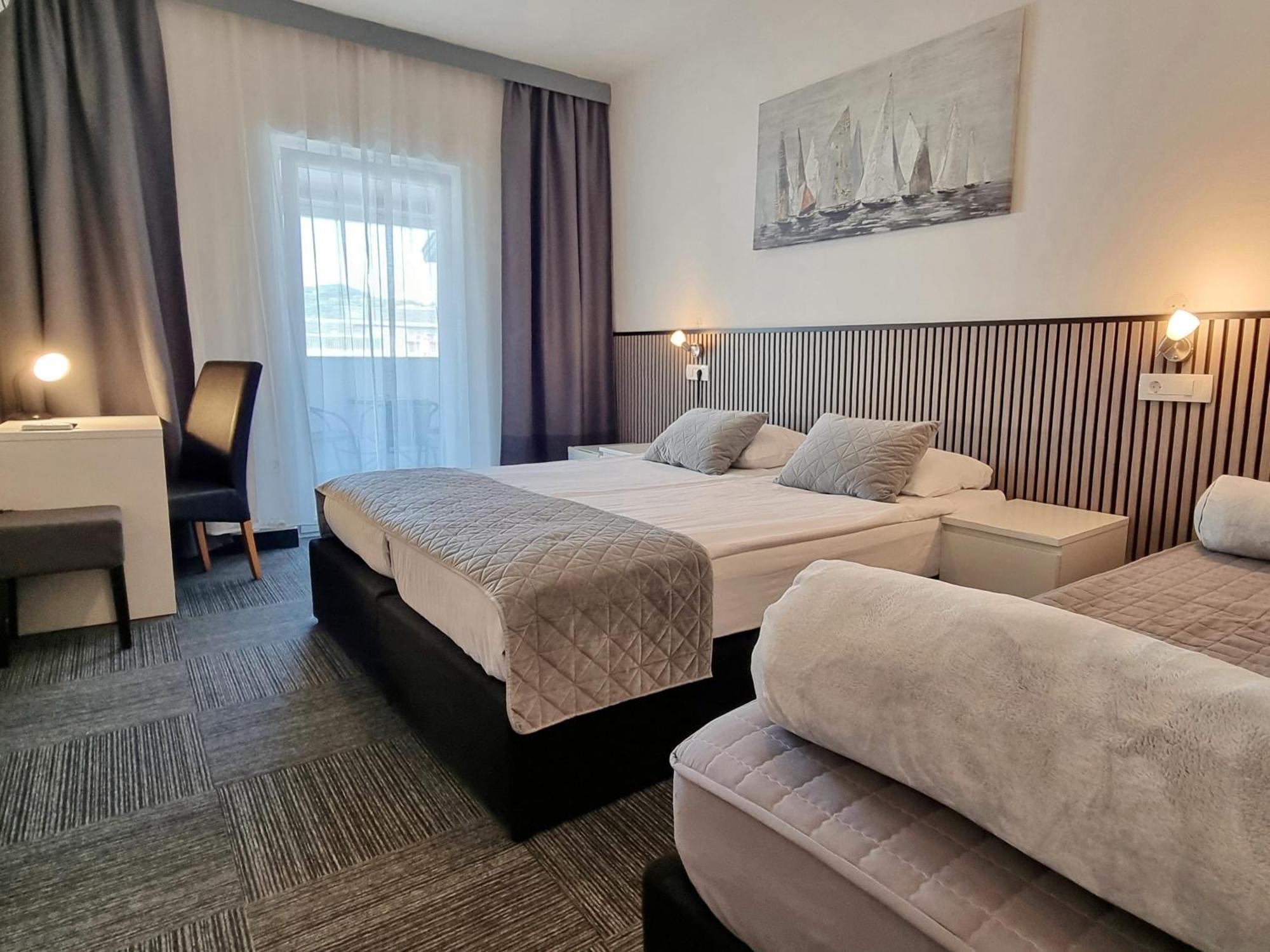 Standard Triple Room,1683805943:JPEG