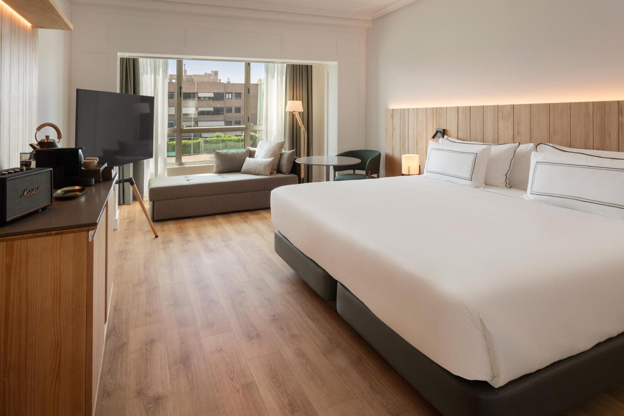 Superior Double Room with Pool View,1686422210:JPEG