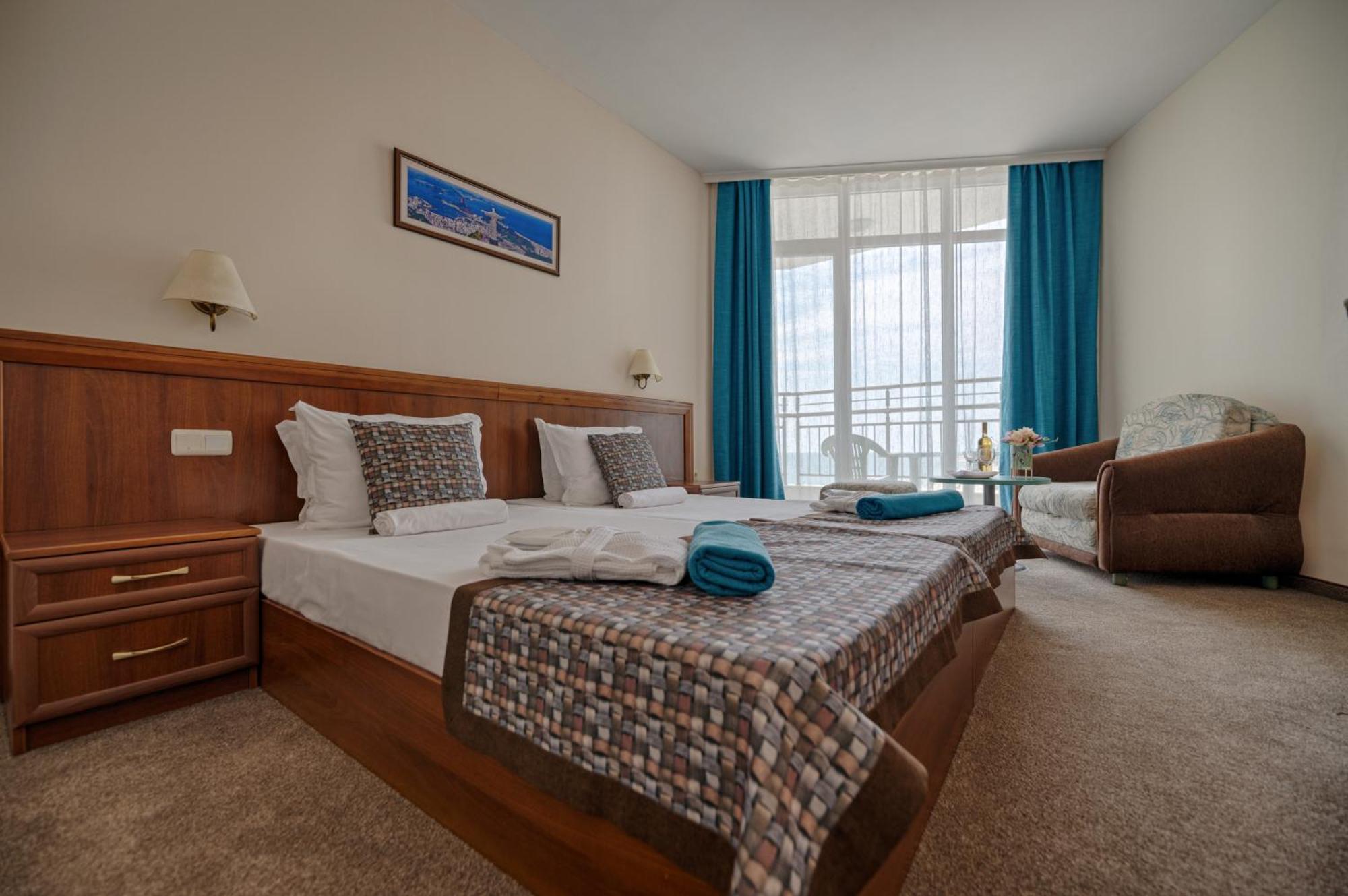 Double or Twin Room with Side Sea View,1765587391:JPEG