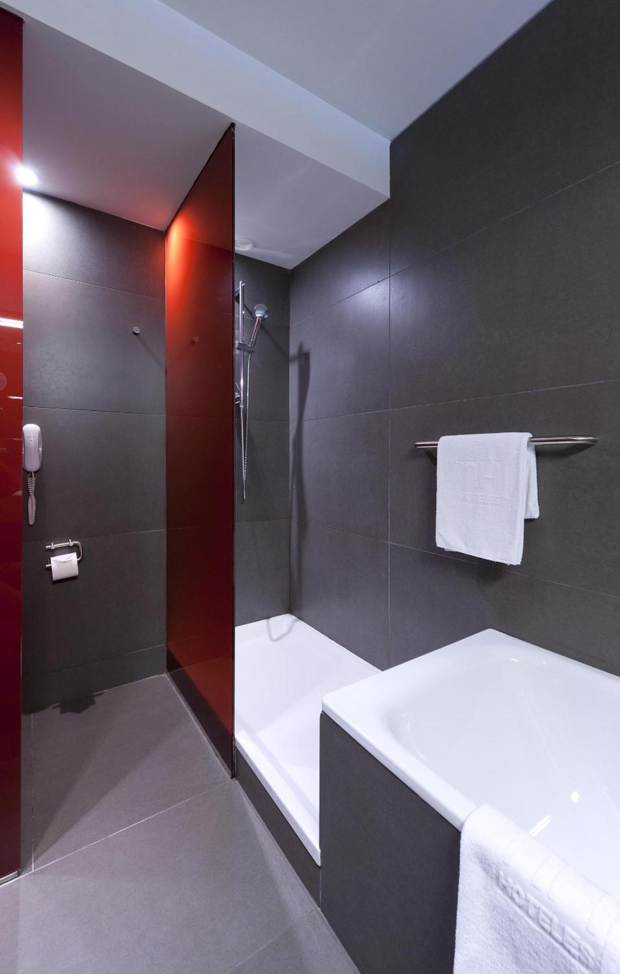 Family Adjoining Room (2 Adults + 2 Children)