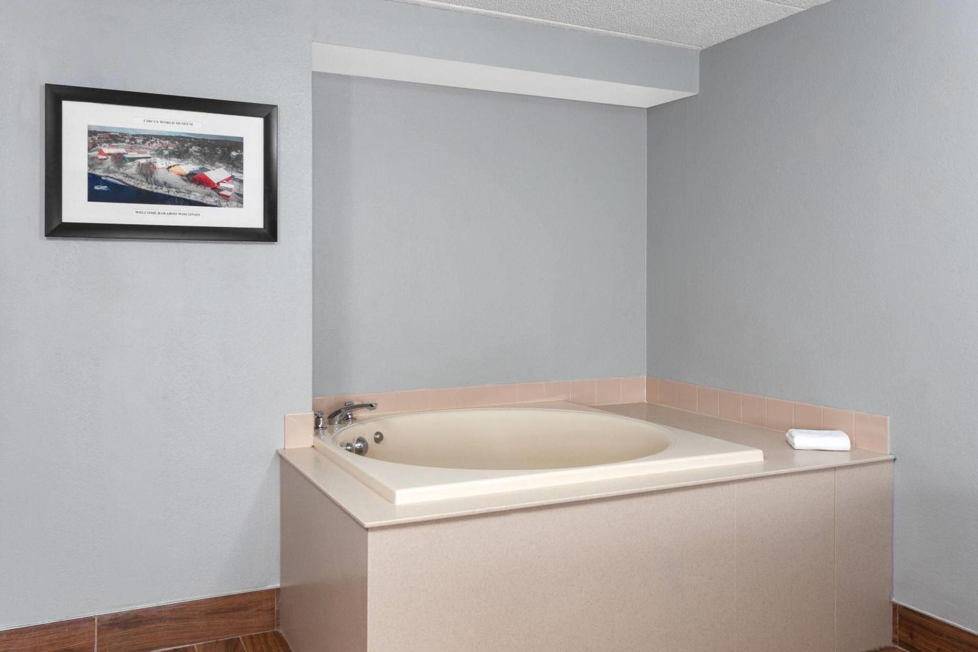 King Suite Jetted Tub Non-Smoking