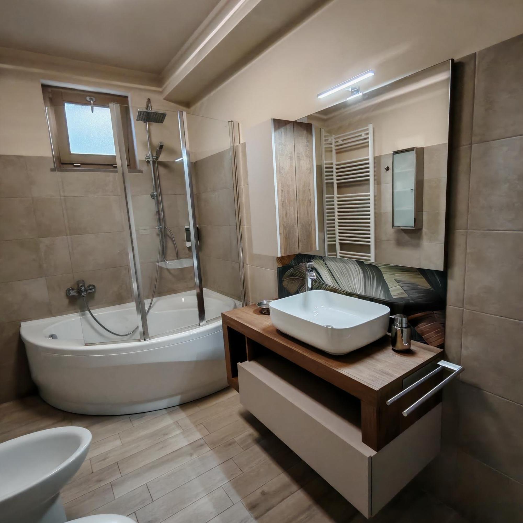 Family Room Private Bathroom