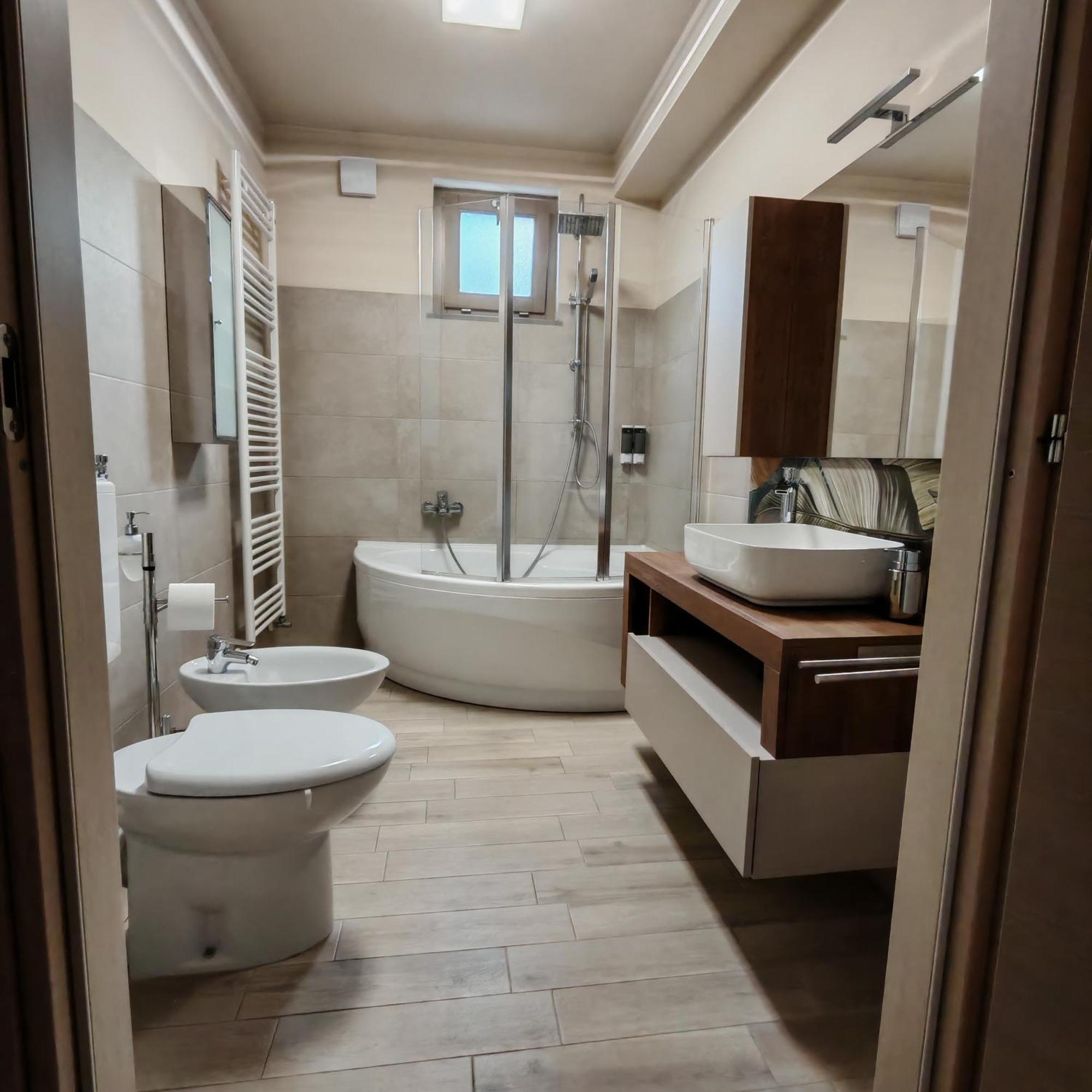 Family Room Private Bathroom