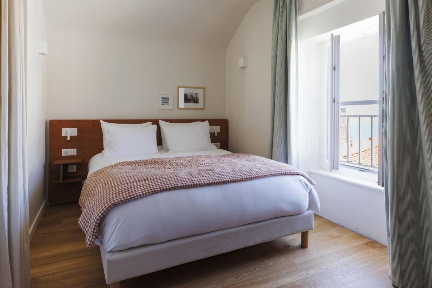 Deluxe Double Room with Sea View,1695739159:JPEG