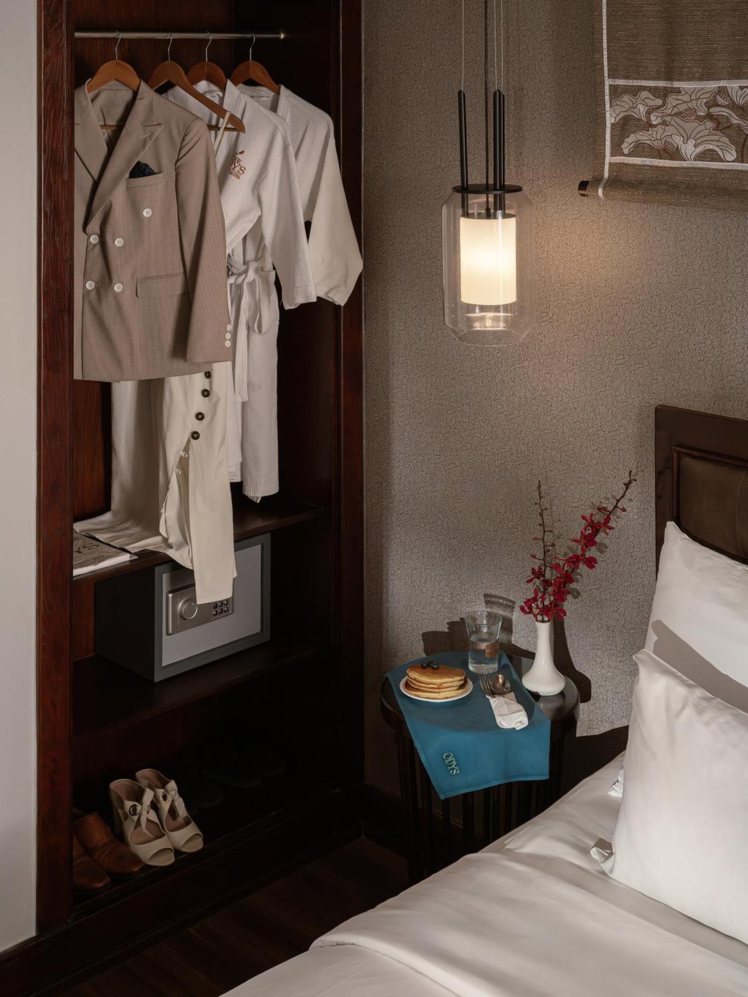 Superior Double Room No Window Daily Minibar & 1 time Afternoon Tea