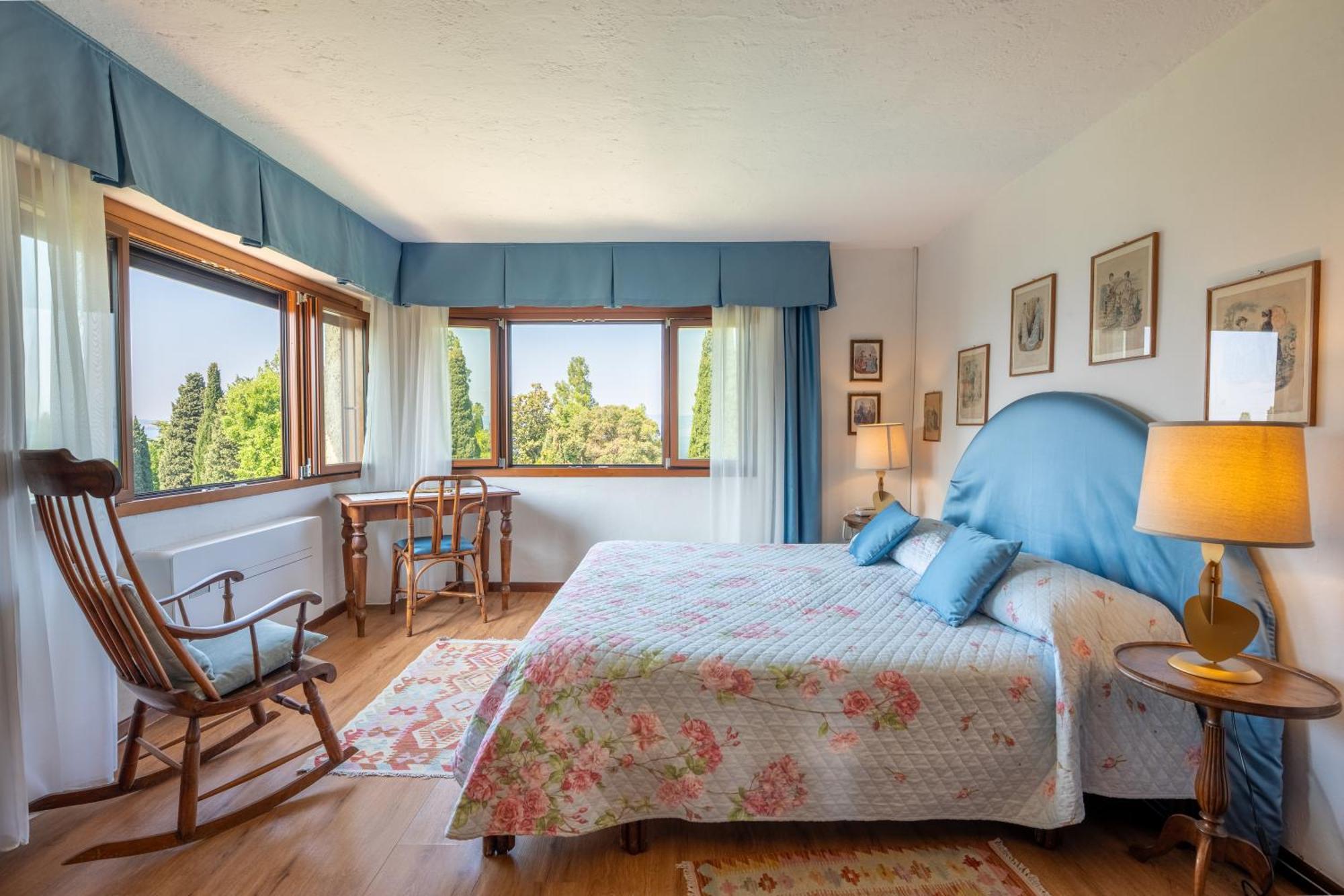 Double or Twin Room with Lake View