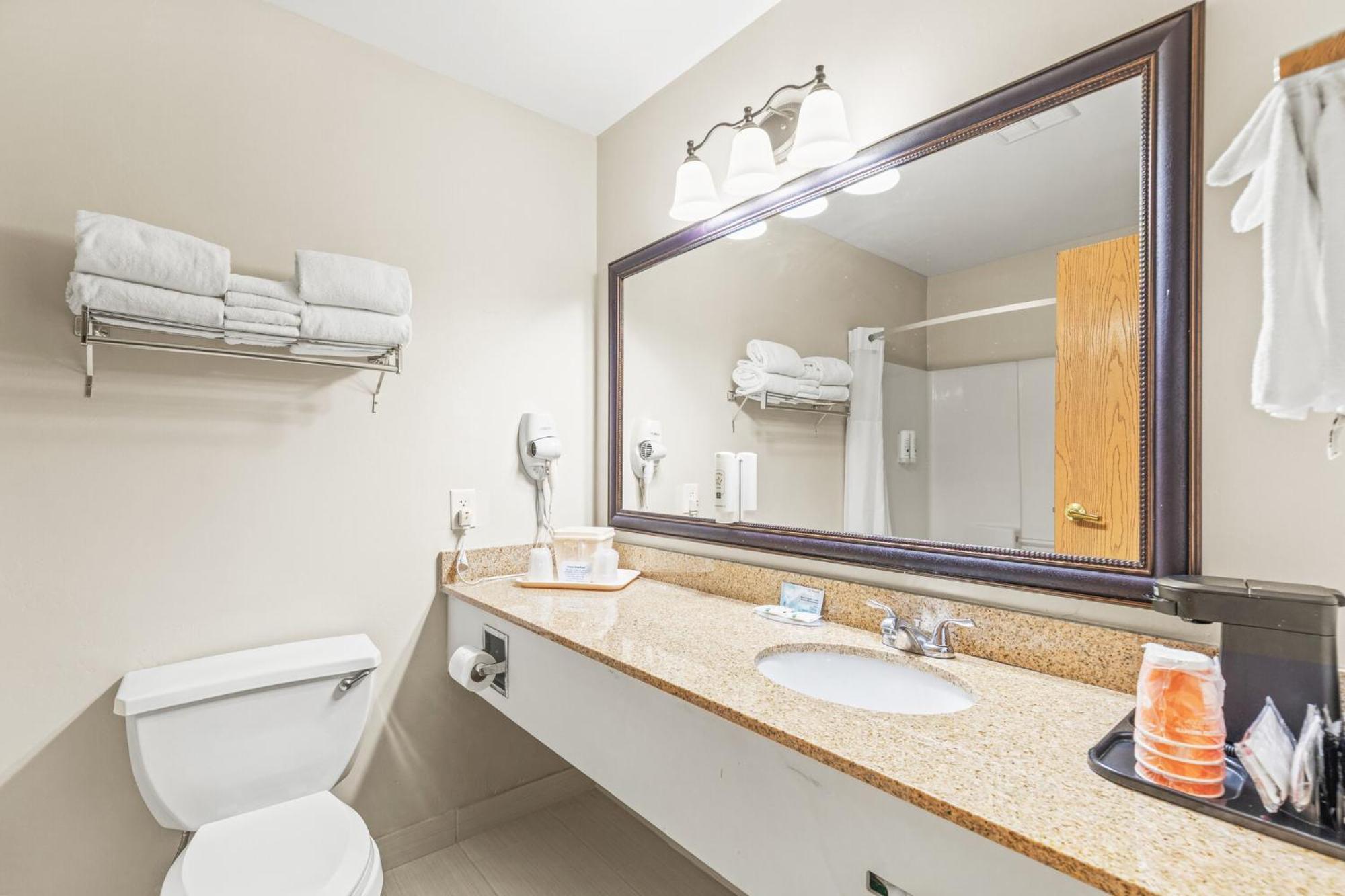 Queen Room Two Queen Beds River View Non-Smoking