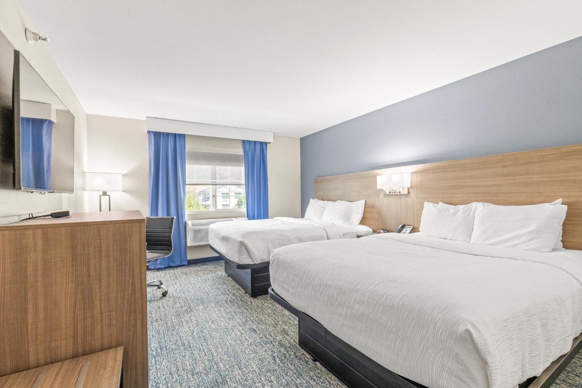Queen Room with Two Queen Beds and River View - Non-Smoking,1697863113:JPEG