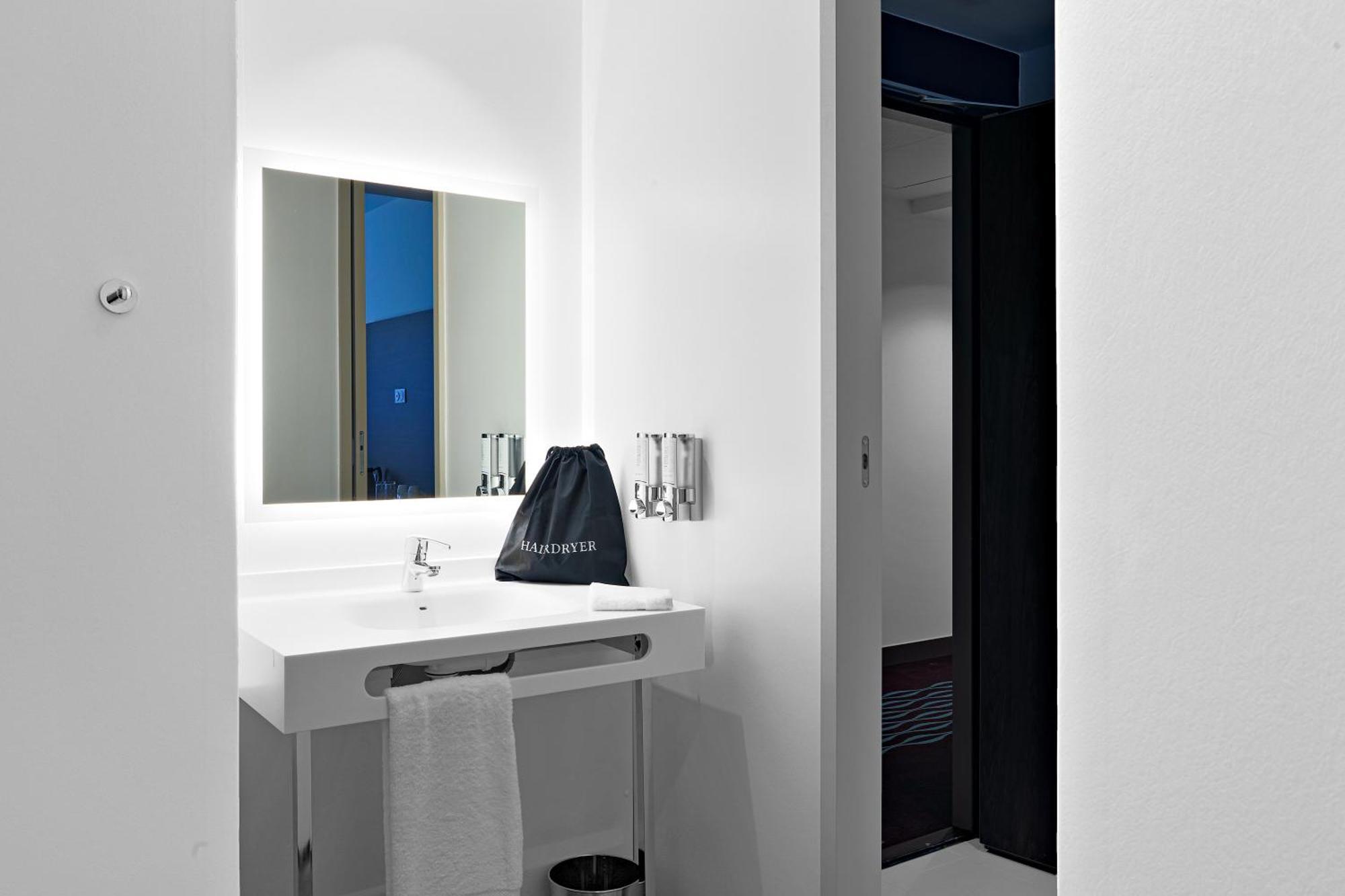 Standard Double Room - Mobility Access,1698405380:JPEG