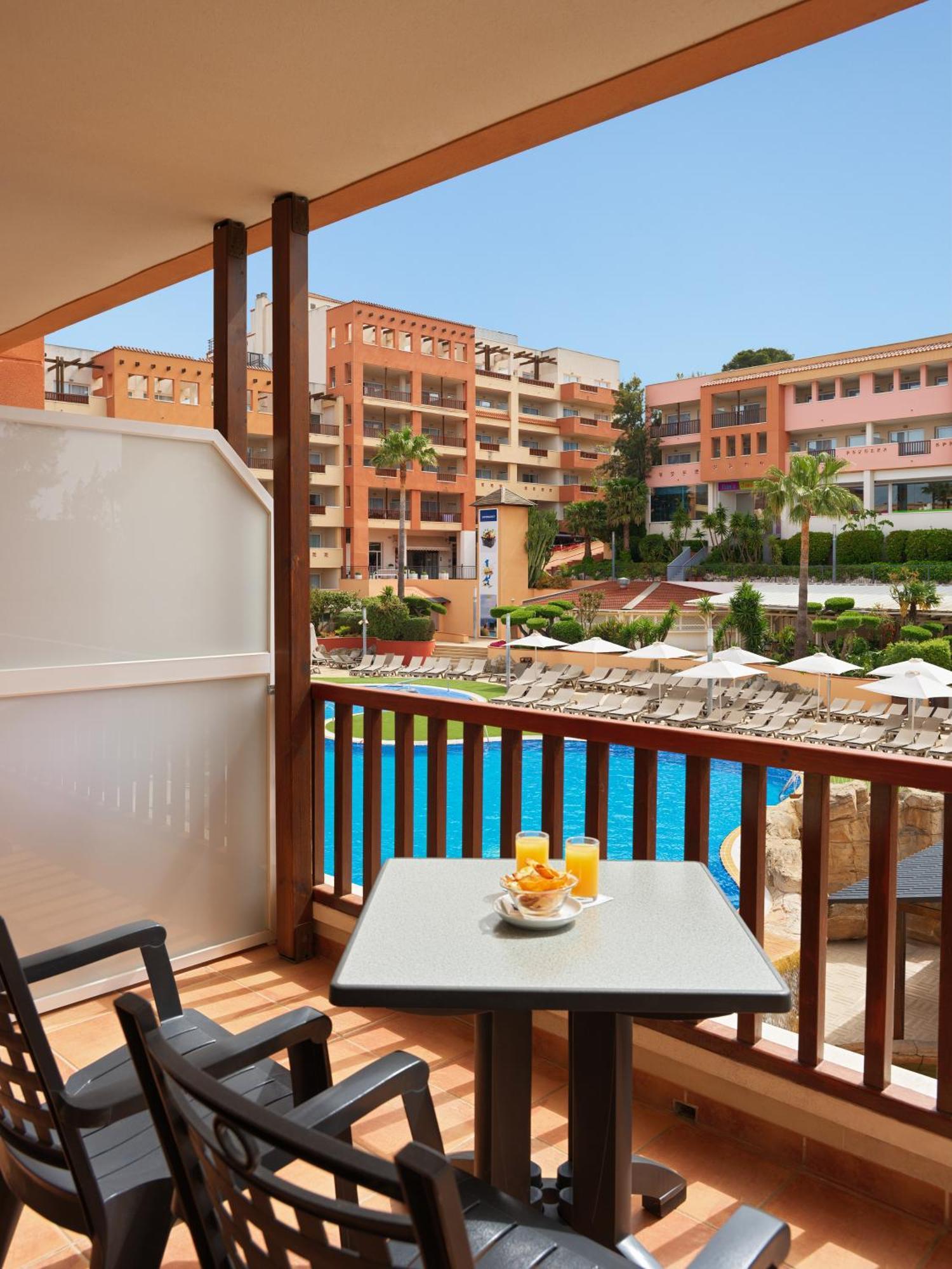 Twin Room Pool View