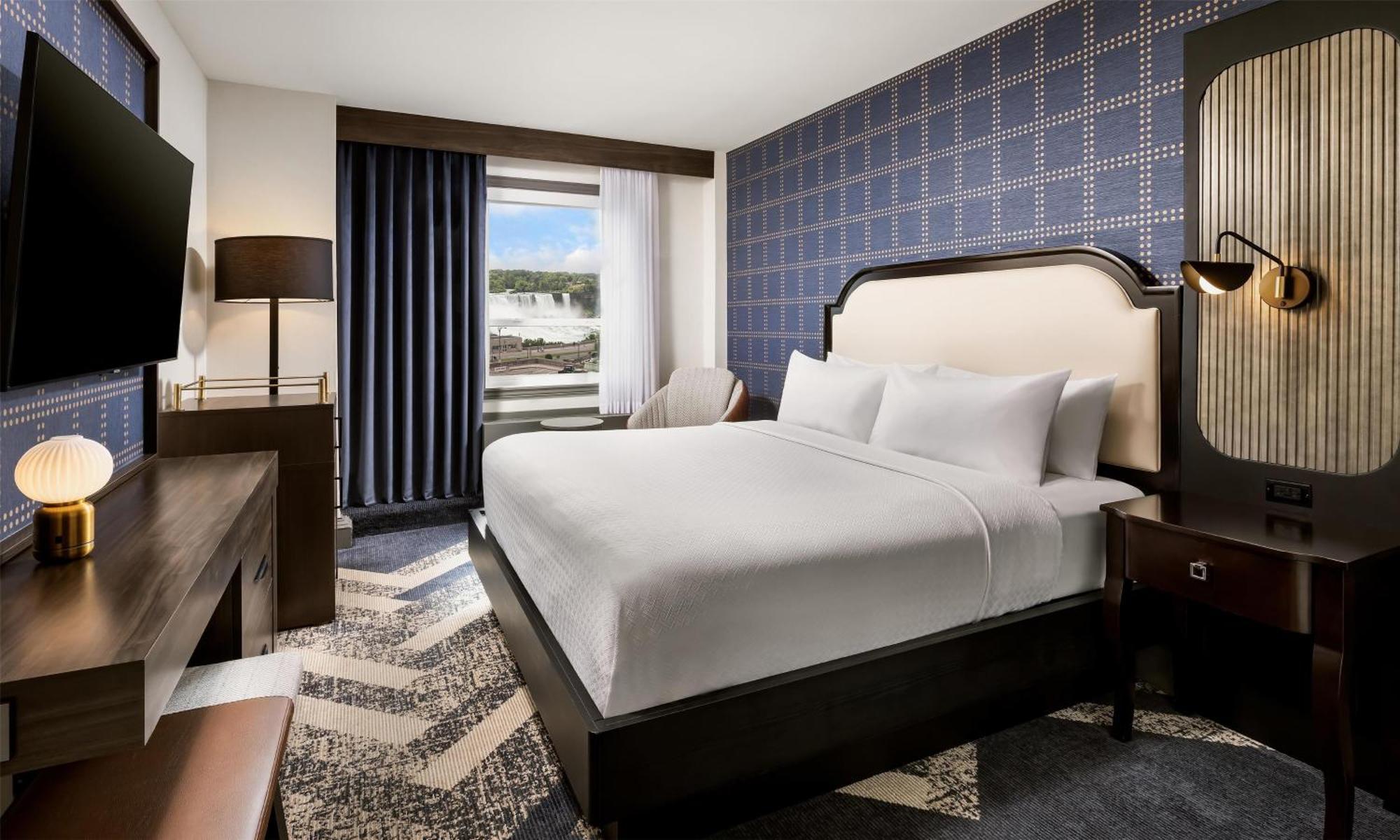 Deluxe King Room Falls View