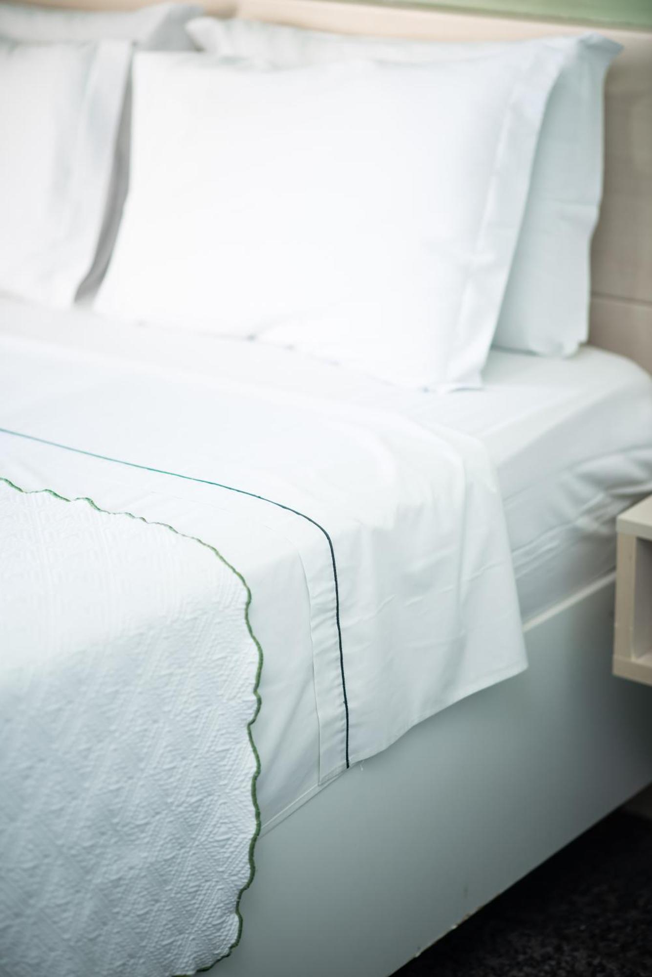 Deluxe Room,1698927519:JPEG