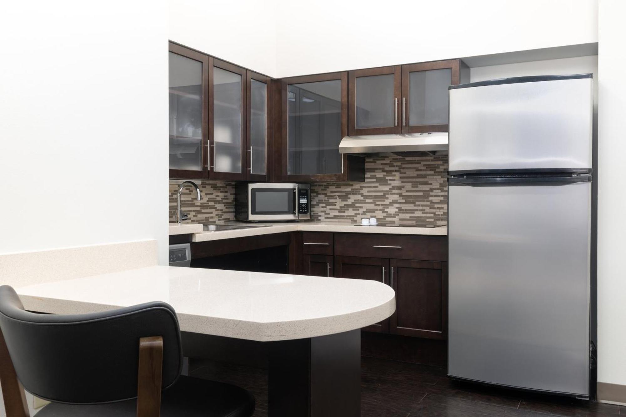One-Bedroom Suite with King Bed Mobility Access Tub - Non-Smoking,1710627985:JPEG