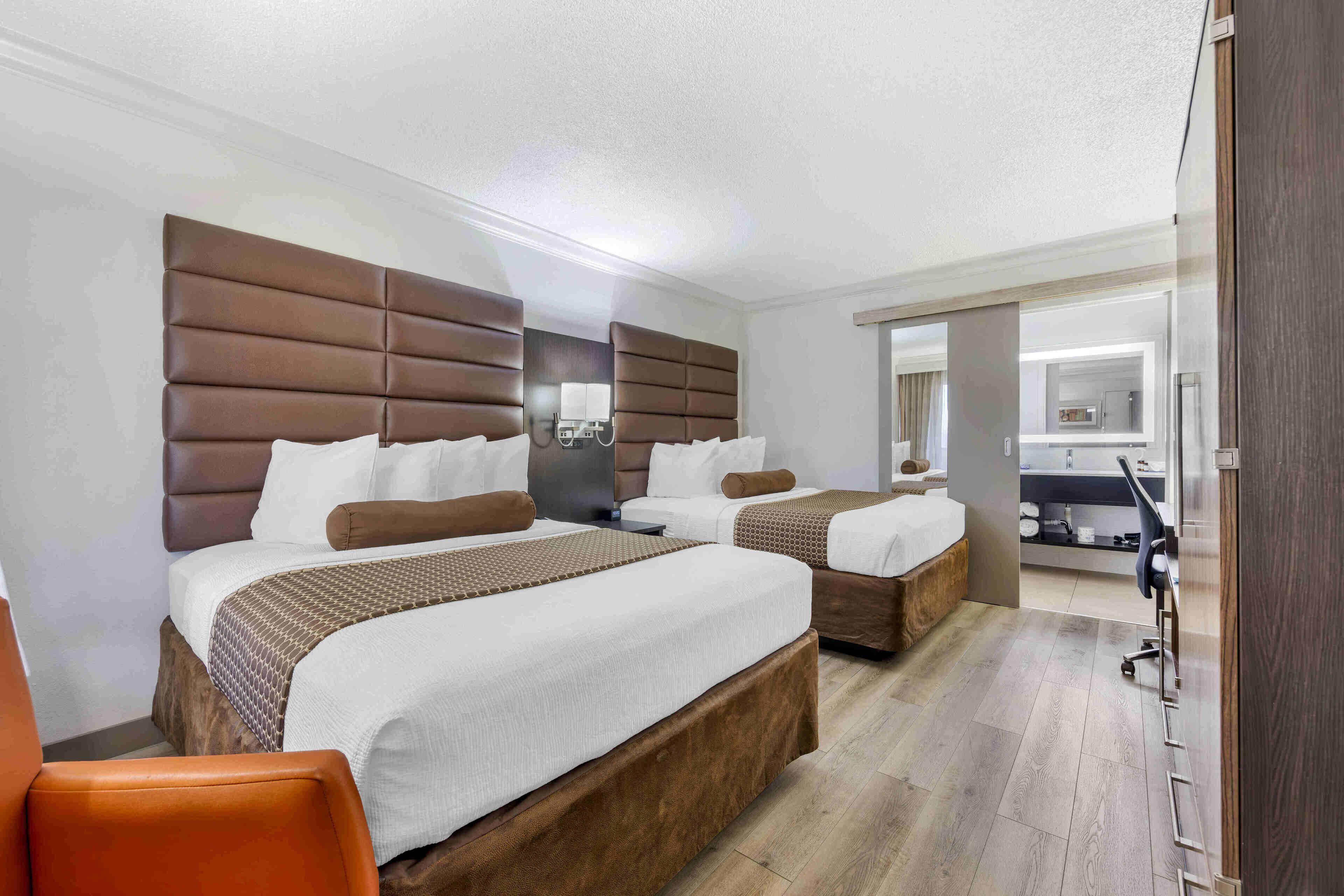 Queen Room with Two Queen Beds,1705788047:JPEG