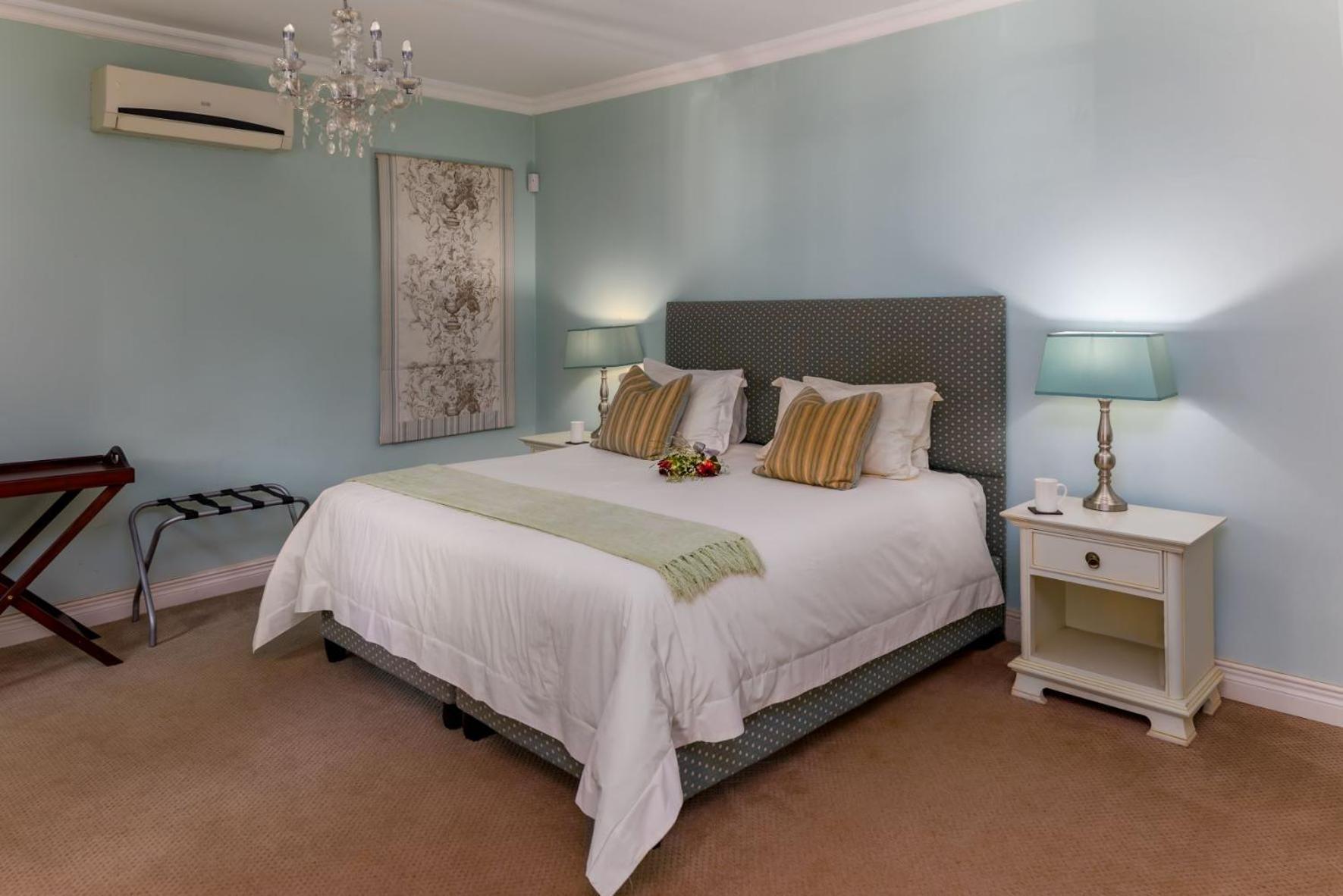 Luxury Double or Twin Room Shower 3 Oranje Nassau Street
