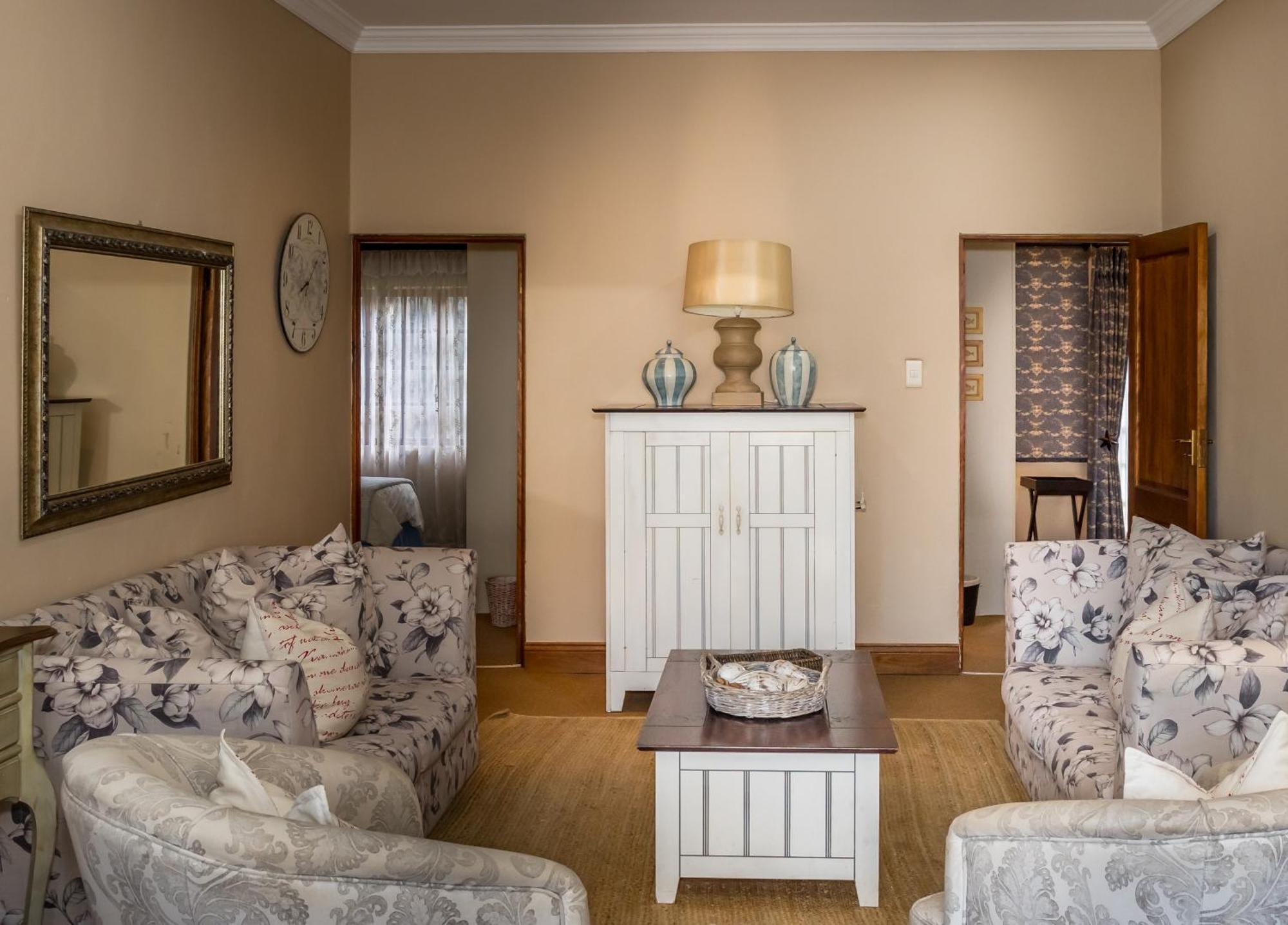 Two-Bedroom Suite 294 Van Riebeeck Street